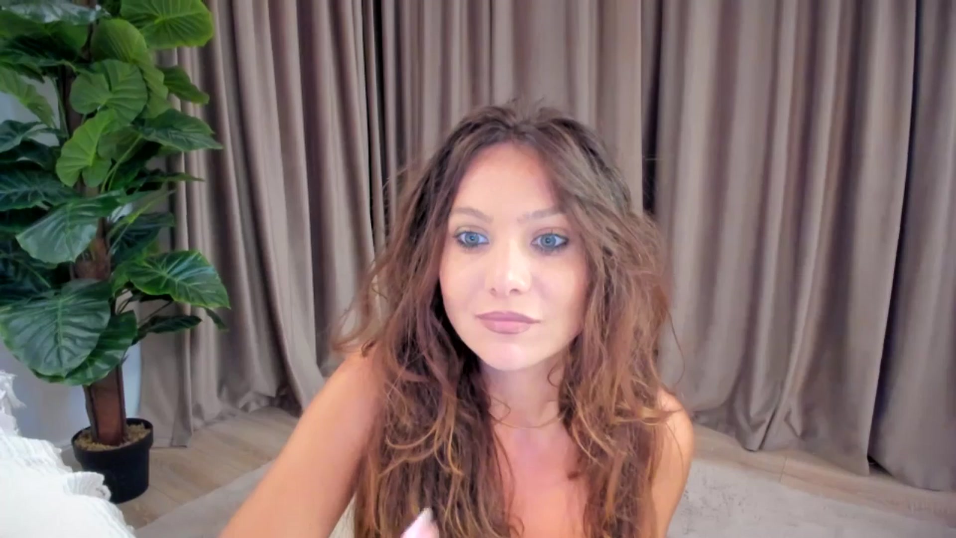 Gallery image thumbnail from SerenDYpity's myfreecams stream on, 07/21/2024, 20:41 image 10 of 20