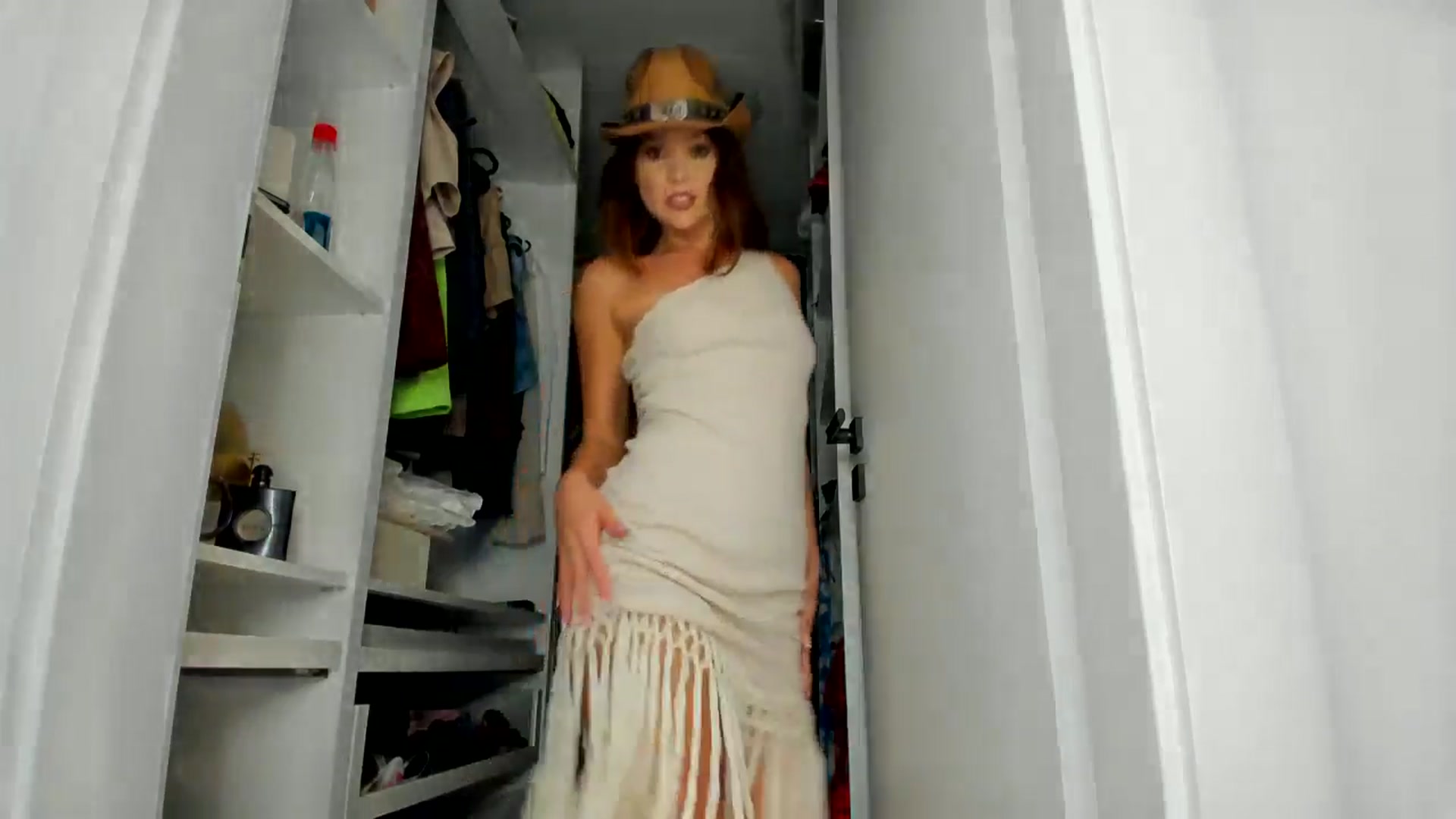 Gallery image thumbnail from SerenDYpity's myfreecams stream on, 09/01/2024, 18:23 image 17 of 20