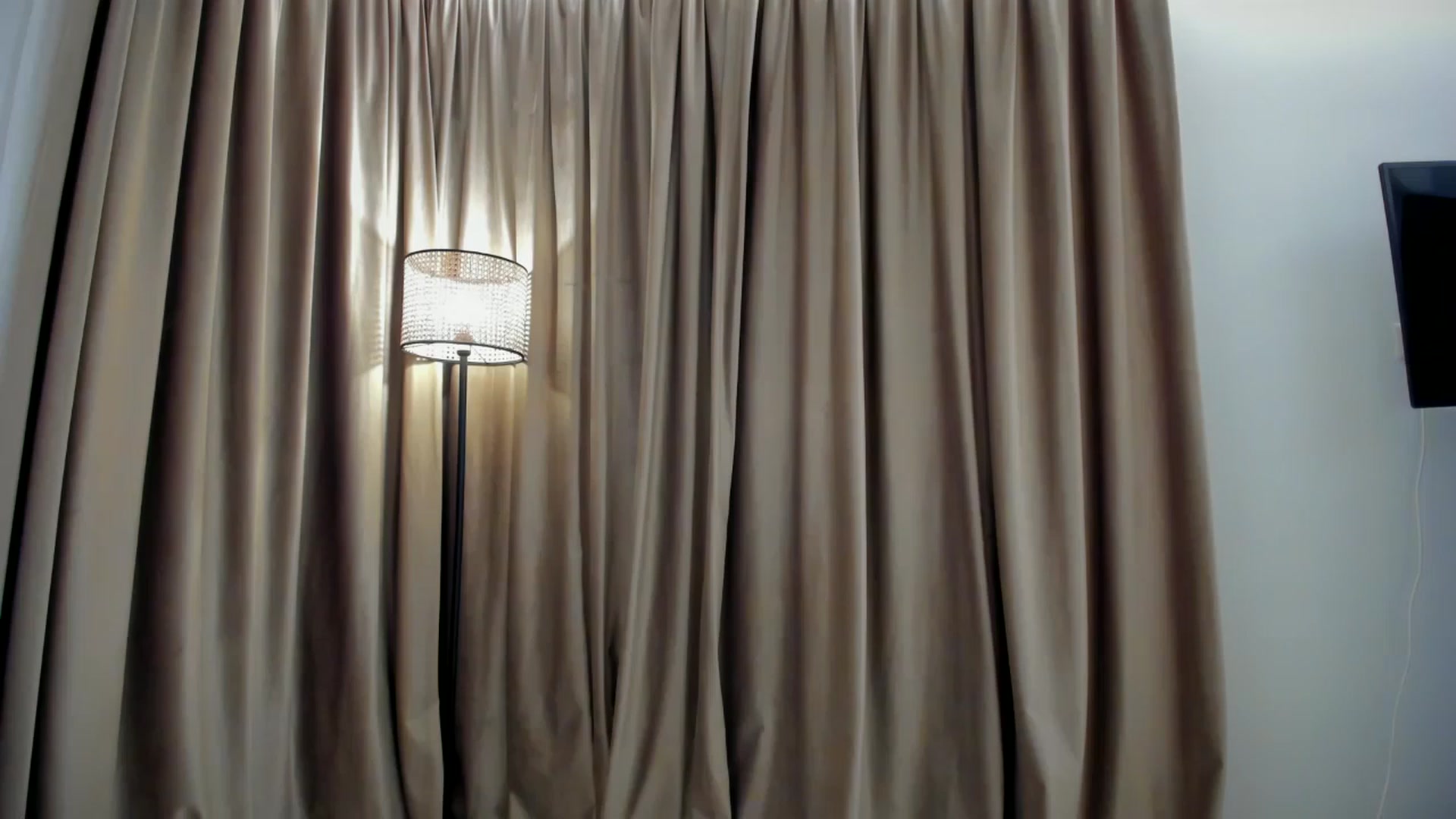 Gallery image thumbnail from SerenDYpity's myfreecams stream on, 09/04/2024, 18:43 image 15 of 20