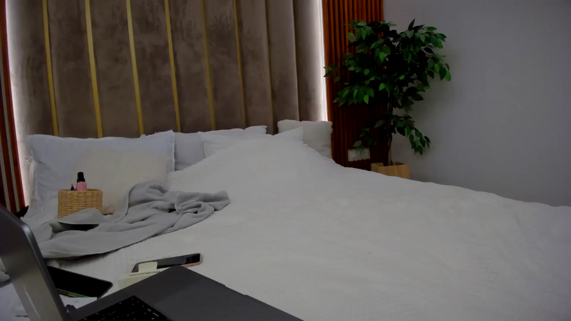 Gallery image thumbnail from SerenDYpity's myfreecams stream on, 09/07/2024, 17:40 image 2 of 20