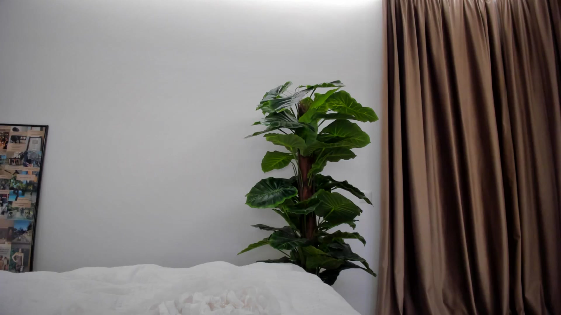 Gallery image thumbnail from SerenDYpity's myfreecams stream on, 09/17/2024, 18:08 image 1 of 20