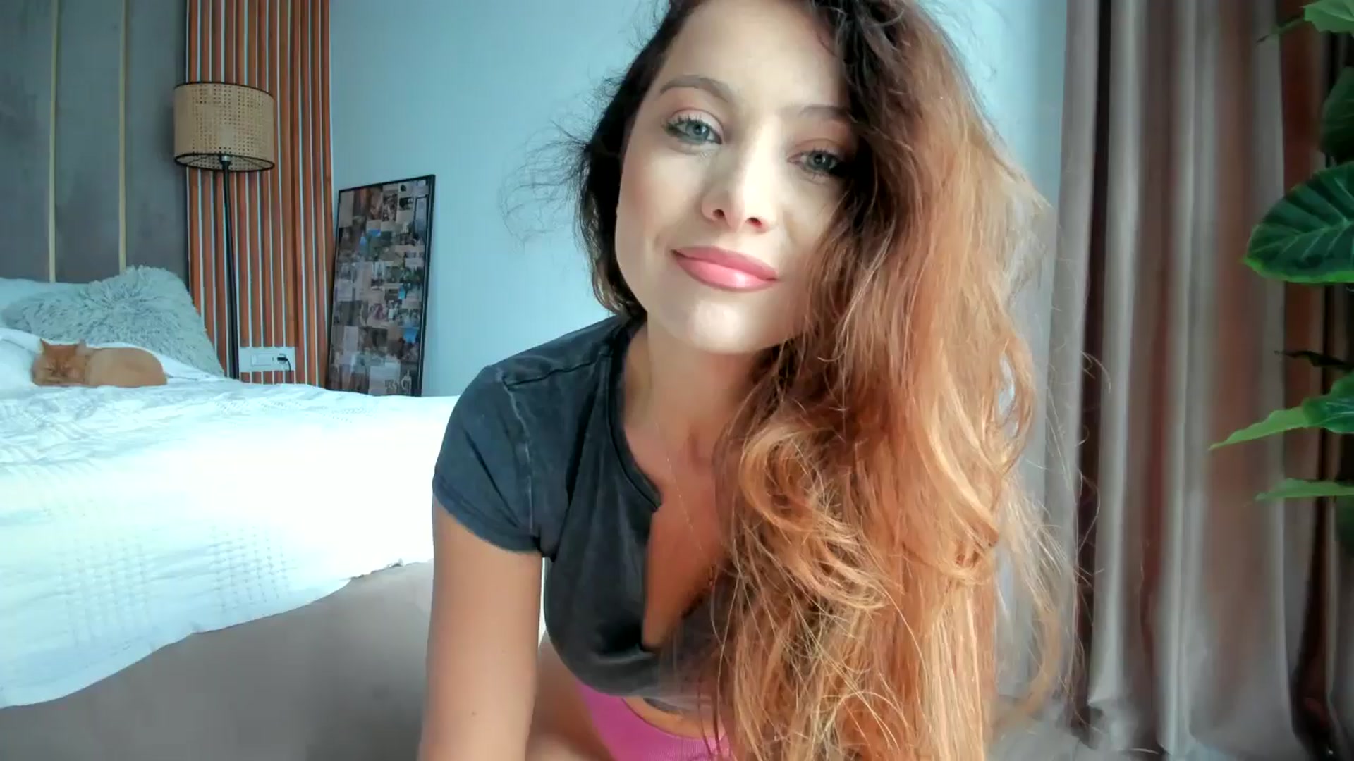 Gallery image thumbnail from SerenDYpity's myfreecams stream on, 09/19/2024, 16:39 image 1 of 20
