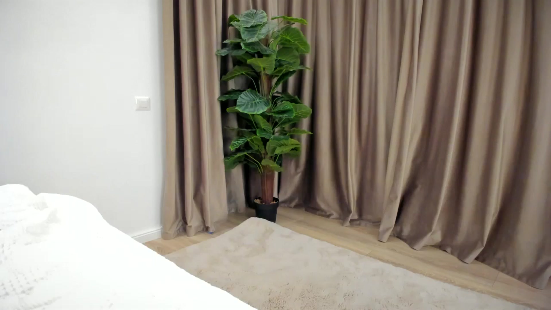 Gallery image thumbnail from SerenDYpity's myfreecams stream on, 09/19/2024, 16:39 image 20 of 20