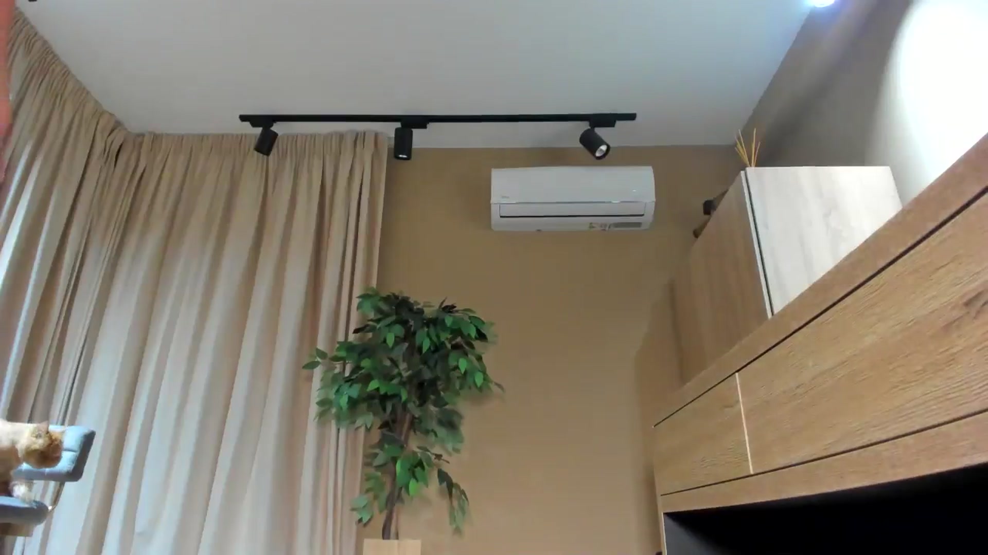 Gallery image thumbnail from SerenDYpity's myfreecams stream on, 10/04/2024, 21:45 image 15 of 20