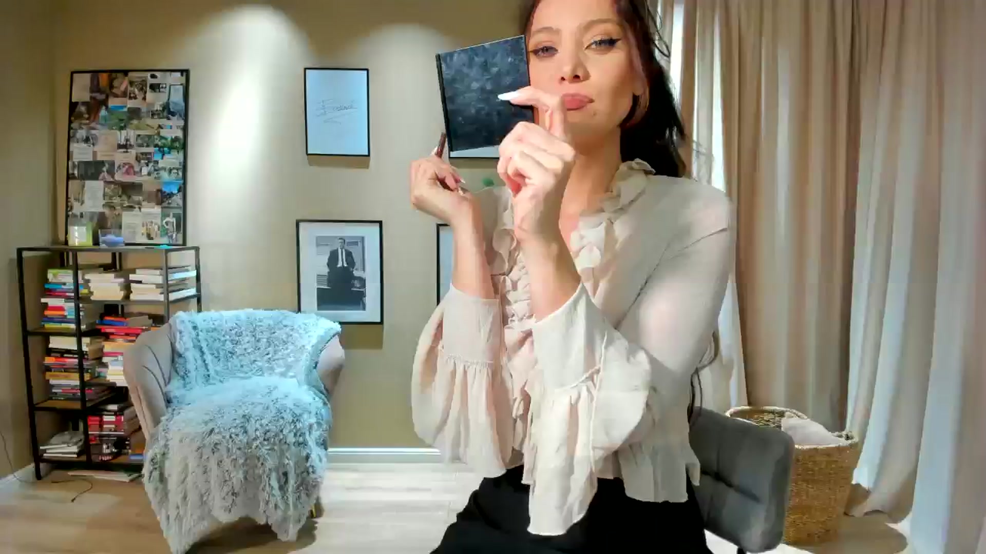 Gallery image thumbnail from SerenDYpity's myfreecams stream on, 11/02/2024, 17:25 image 13 of 20
