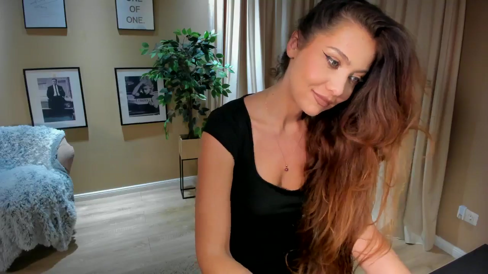 Gallery image thumbnail from SerenDYpity's myfreecams stream on, 11/02/2024, 18:13 image 4 of 20