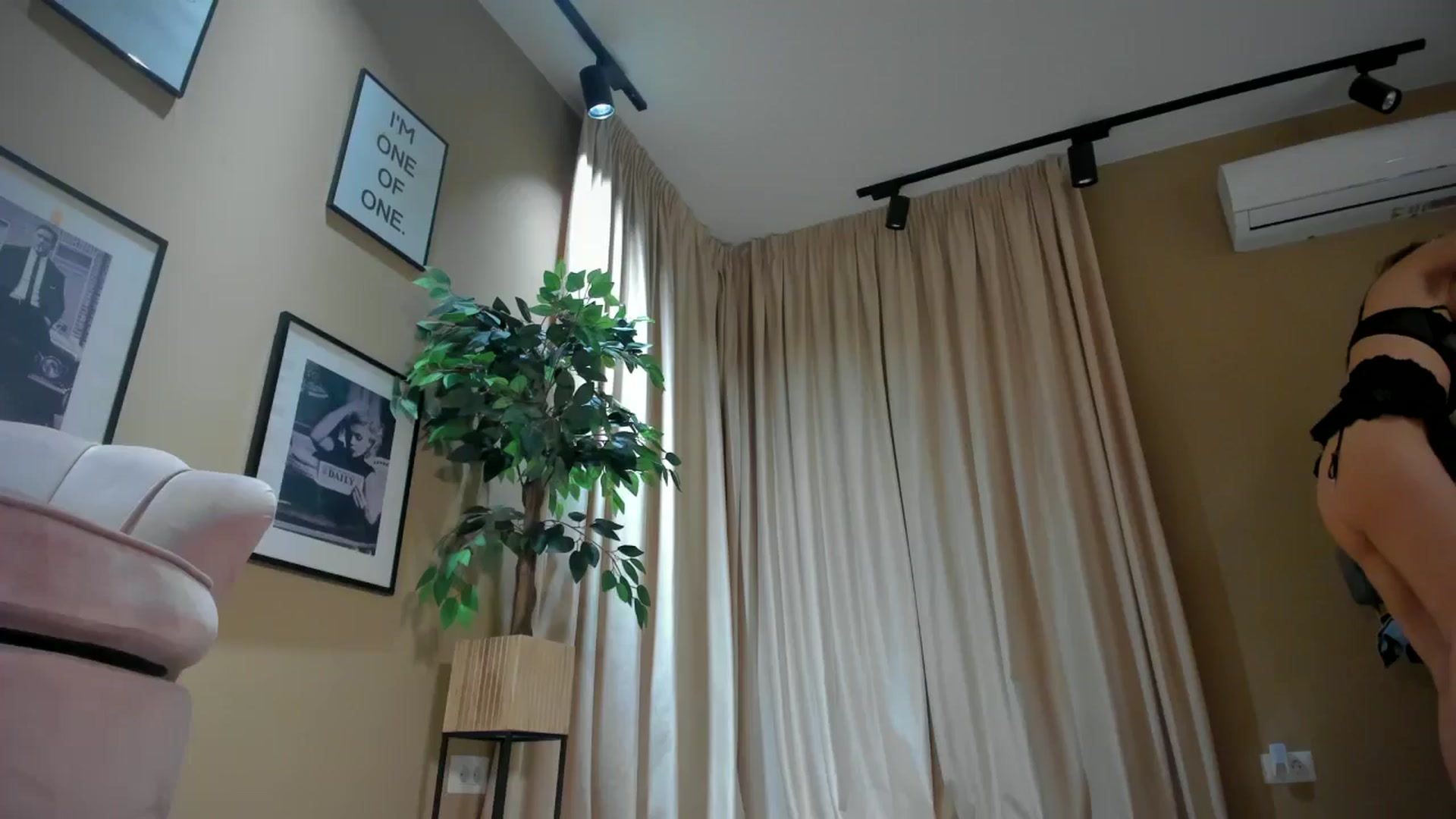 Gallery image thumbnail from SerenDYpity's myfreecams stream on, 11/03/2024, 19:03 image 4 of 20