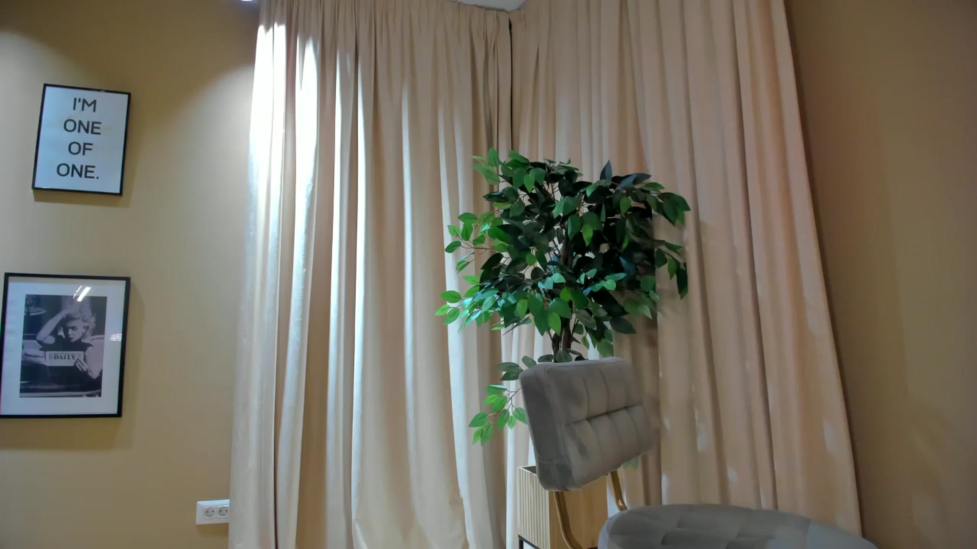 Gallery image thumbnail from SerenDYpity's myfreecams stream on, 11/13/2024, 21:20 image 1 of 20