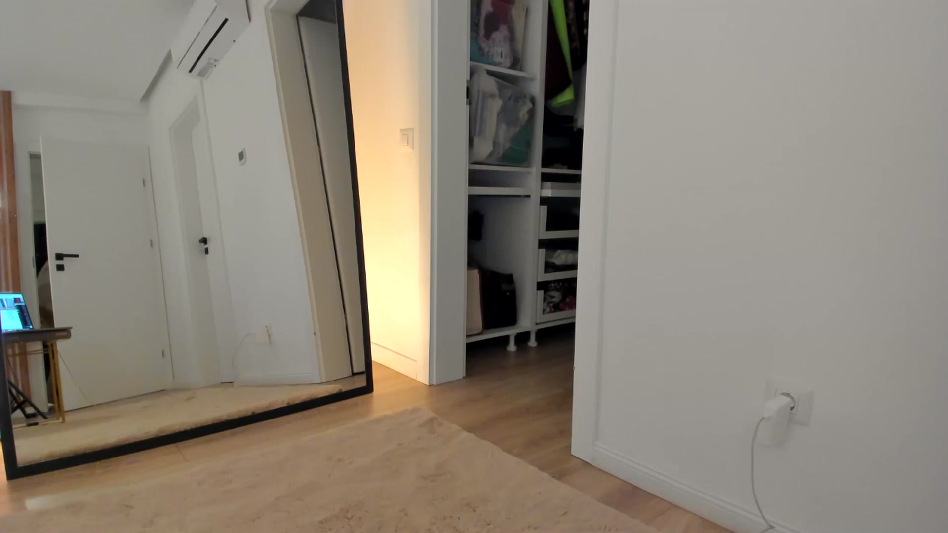 Gallery image thumbnail from SerenDYpity's myfreecams stream on, 11/21/2024, 16:54 image 2 of 20
