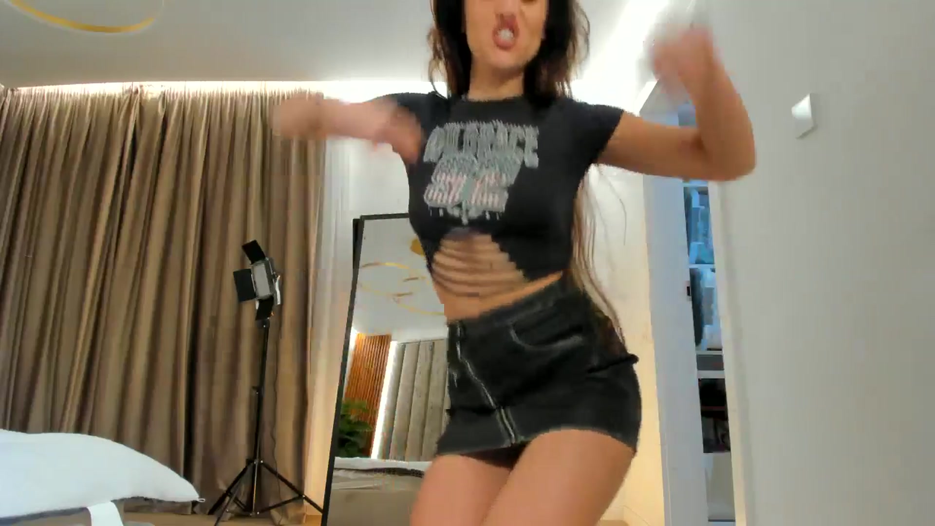 Gallery image thumbnail from SerenDYpity's myfreecams stream on, 11/21/2024, 19:38 image 13 of 20