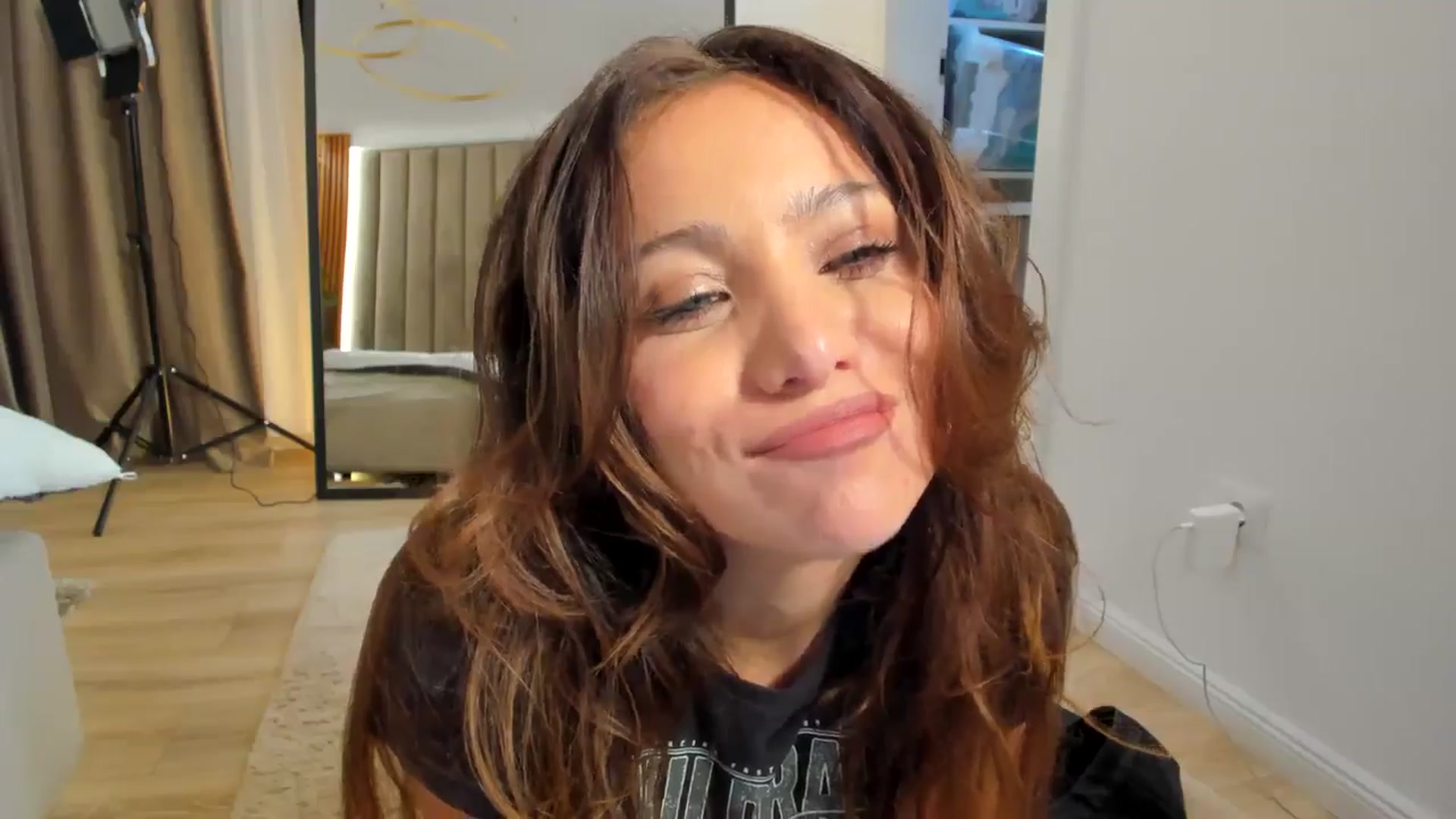 Gallery image thumbnail from SerenDYpity's myfreecams stream on, 11/21/2024, 19:38 image 20 of 20
