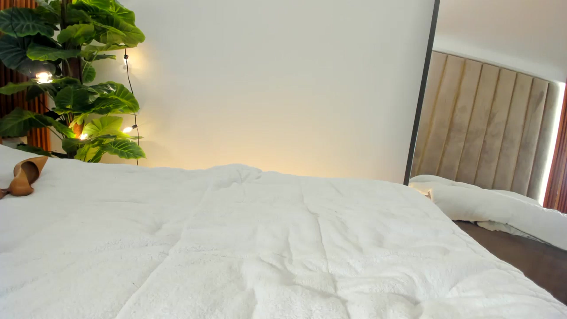 Gallery image thumbnail from SerenDYpity's myfreecams stream on, 11/22/2024, 18:34 image 14 of 20