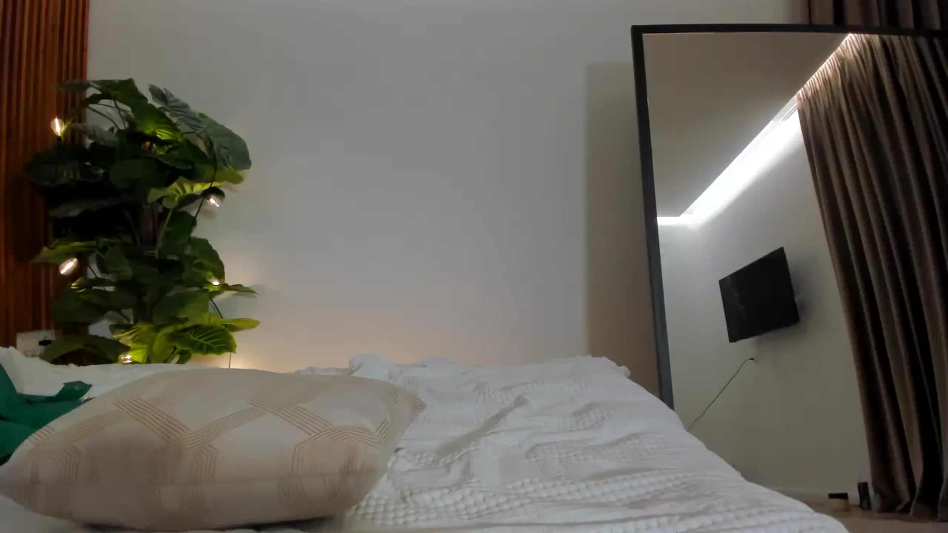 Gallery image thumbnail from SerenDYpity's myfreecams stream on, 11/30/2024, 21:29 image 8 of 20