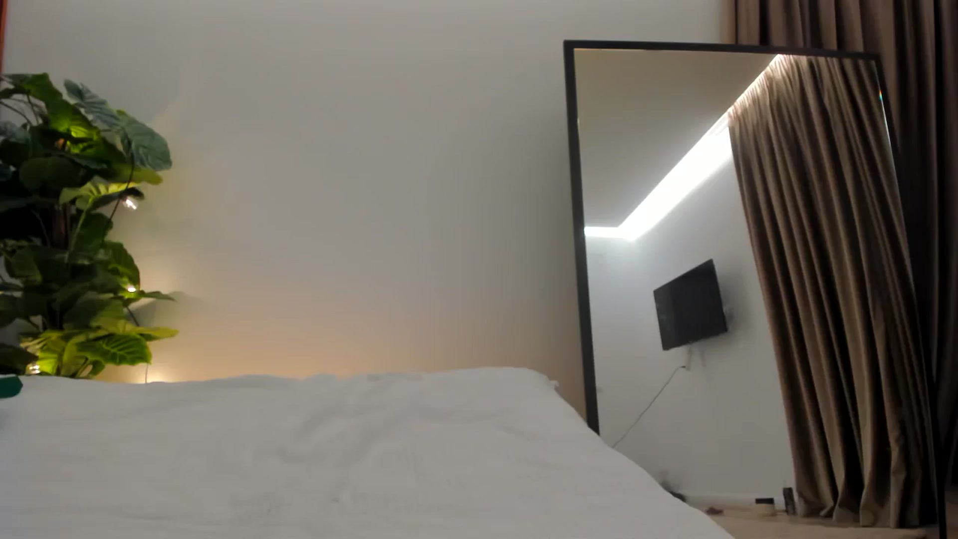 Gallery image thumbnail from SerenDYpity's myfreecams stream on, 11/30/2024, 21:29 image 1 of 20