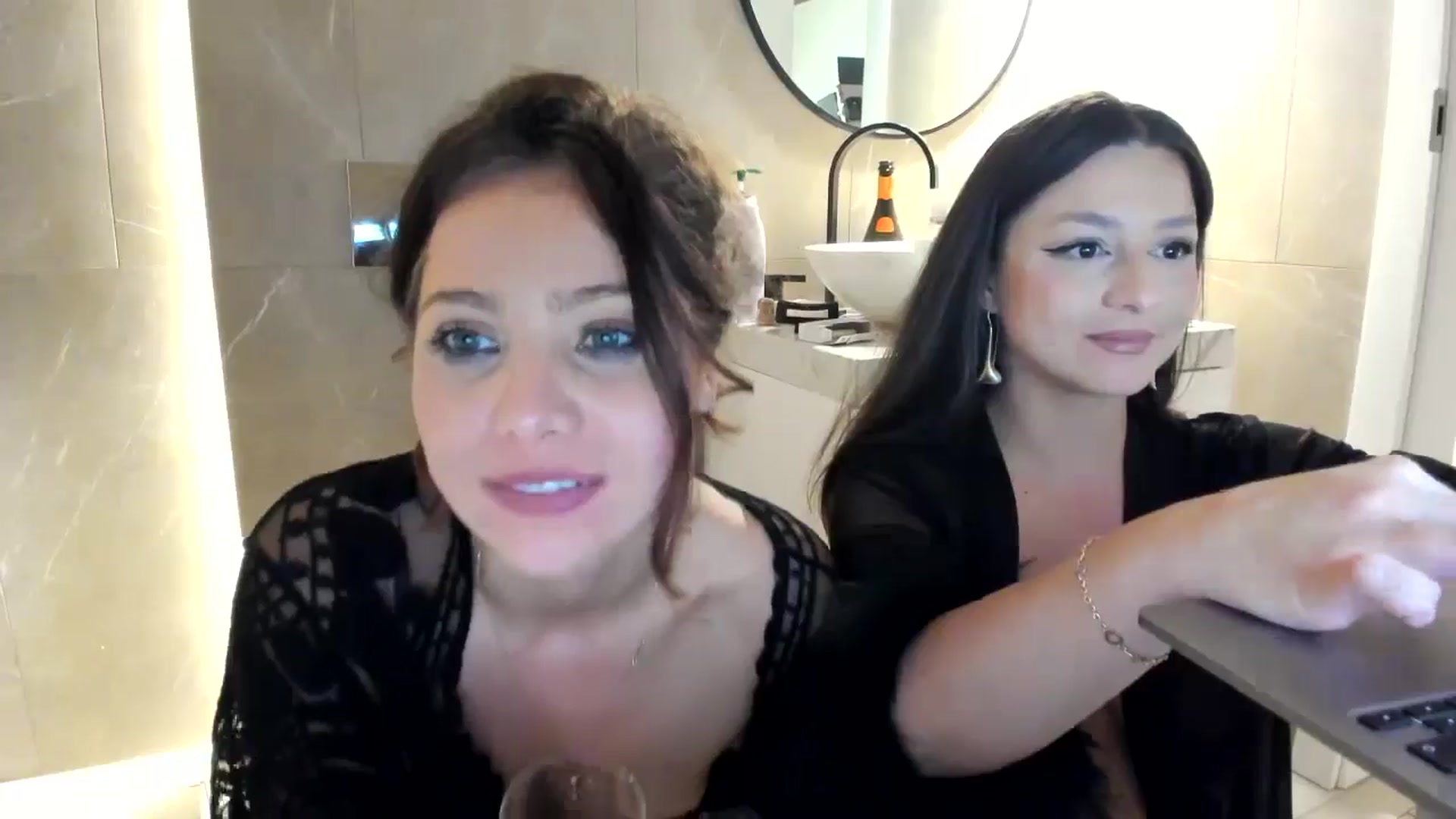 Gallery image thumbnail from SerenDYpity's myfreecams stream on, 12/15/2024, 19:29 image 11 of 20