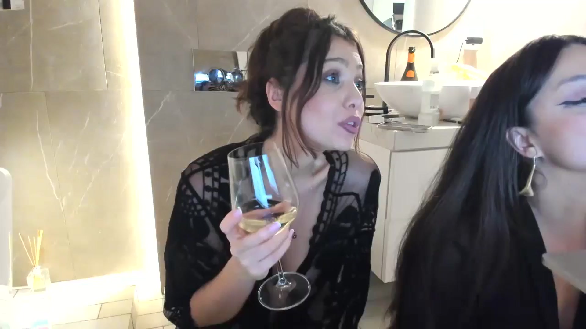 Gallery image thumbnail from SerenDYpity's myfreecams stream on, 12/15/2024, 19:29 image 1 of 20