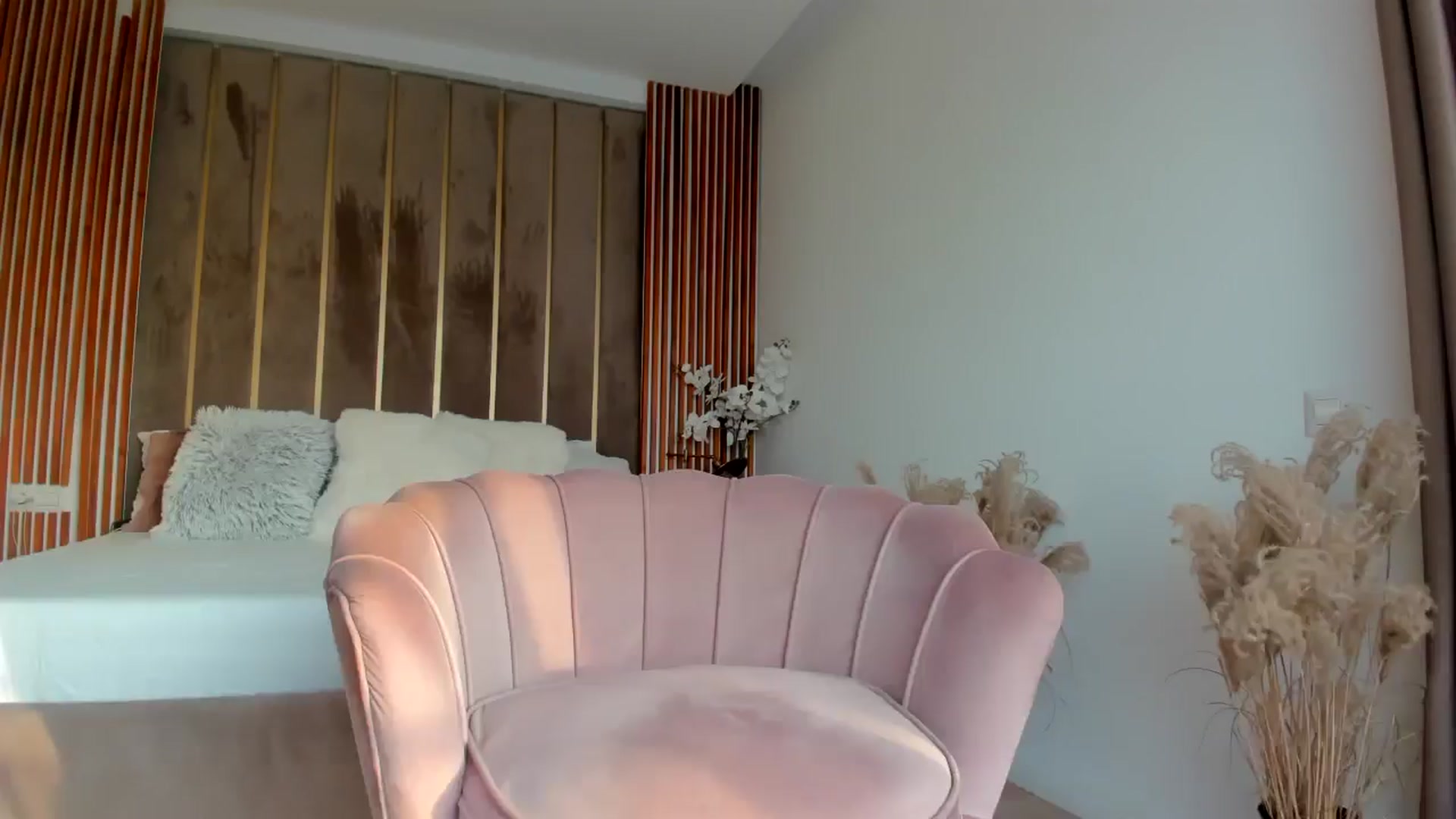 Gallery image thumbnail from SerenDYpity's myfreecams stream on, 02/07/2025, 15:12 image 10 of 20