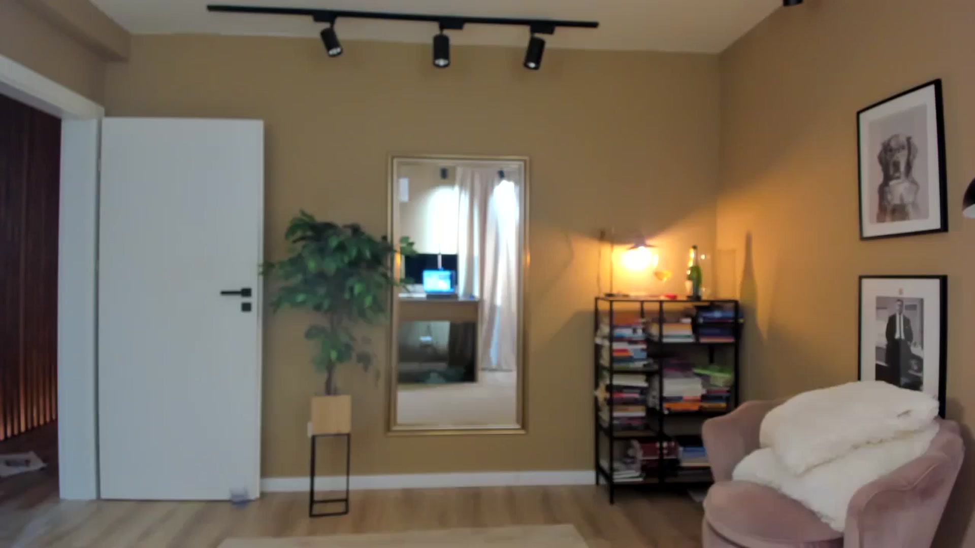 Gallery image thumbnail from SerenDYpity's myfreecams stream on, 03/02/2025, 16:26 image 11 of 20