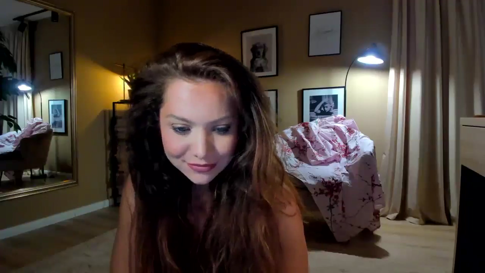 Gallery image thumbnail from SerenDYpity's myfreecams stream on, 03/29/2025, 19:59 image 10 of 20