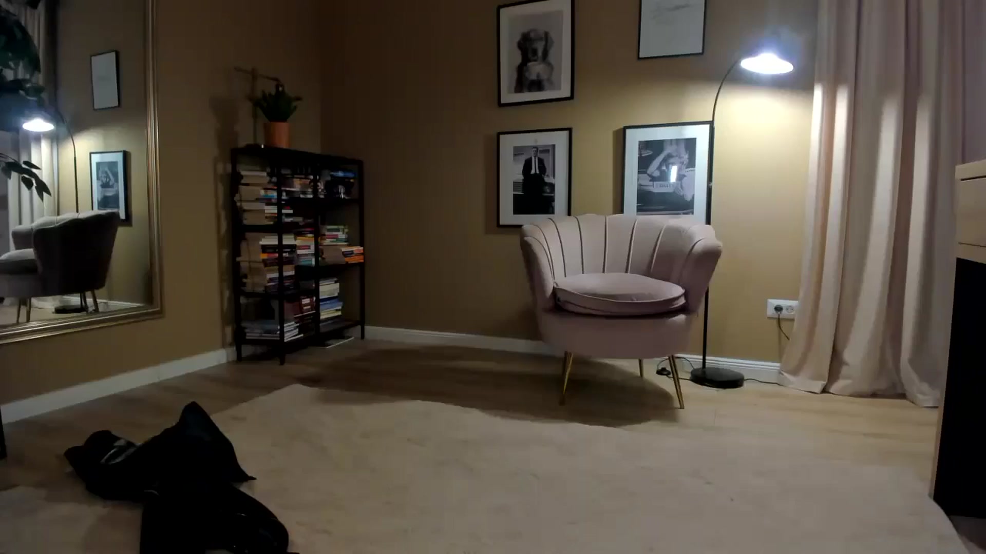 Gallery image thumbnail from SerenDYpity's myfreecams stream on, 04/02/2025, 17:00 image 18 of 20