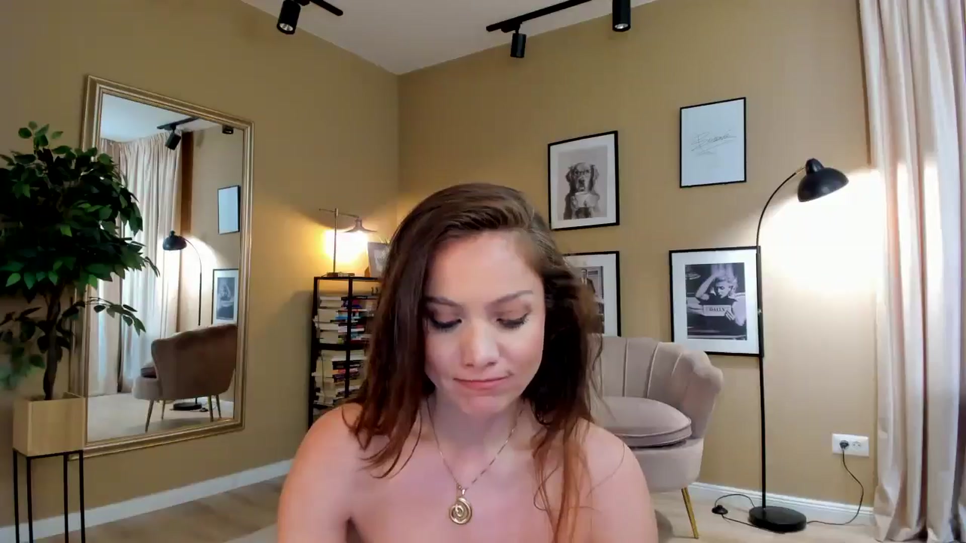 Gallery image thumbnail from SerenDYpity's myfreecams stream on, 04/03/2025, 19:31 image 14 of 20