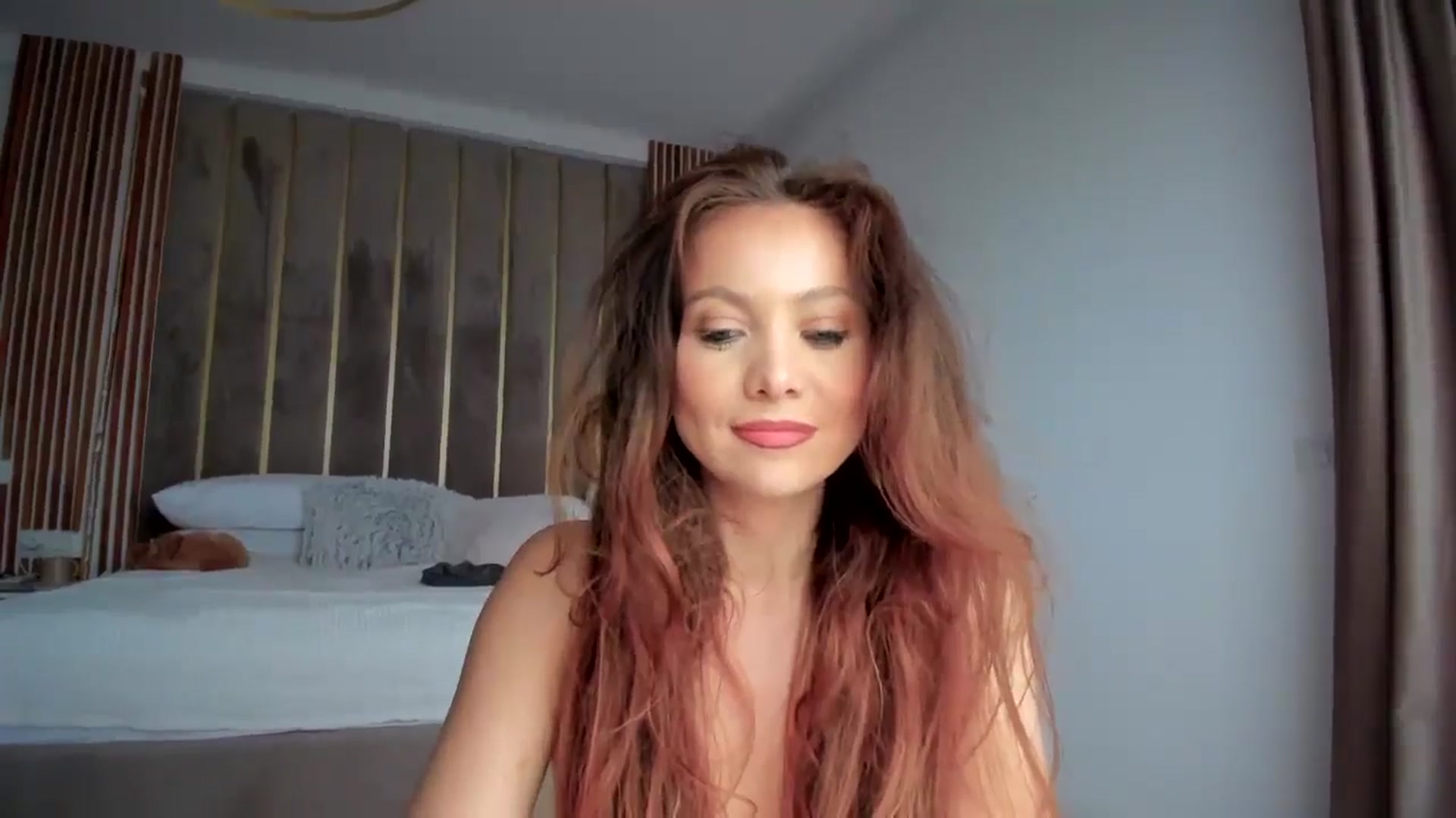 Gallery image thumbnail from SerenDYpity's myfreecams stream on, 04/11/2025, 16:59 image 6 of 20
