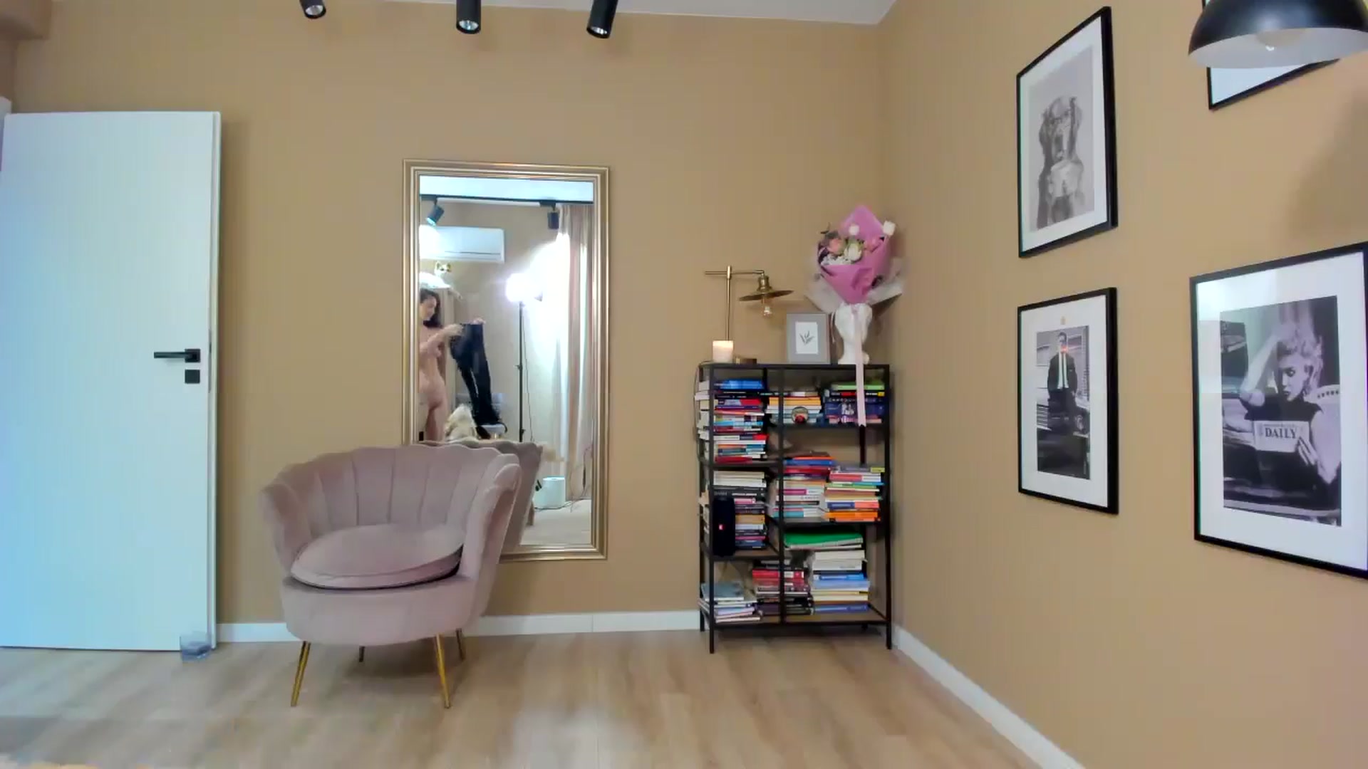 Gallery image thumbnail from SerenDYpity's myfreecams stream on, 05/25/2025, 18:06 image 9 of 20