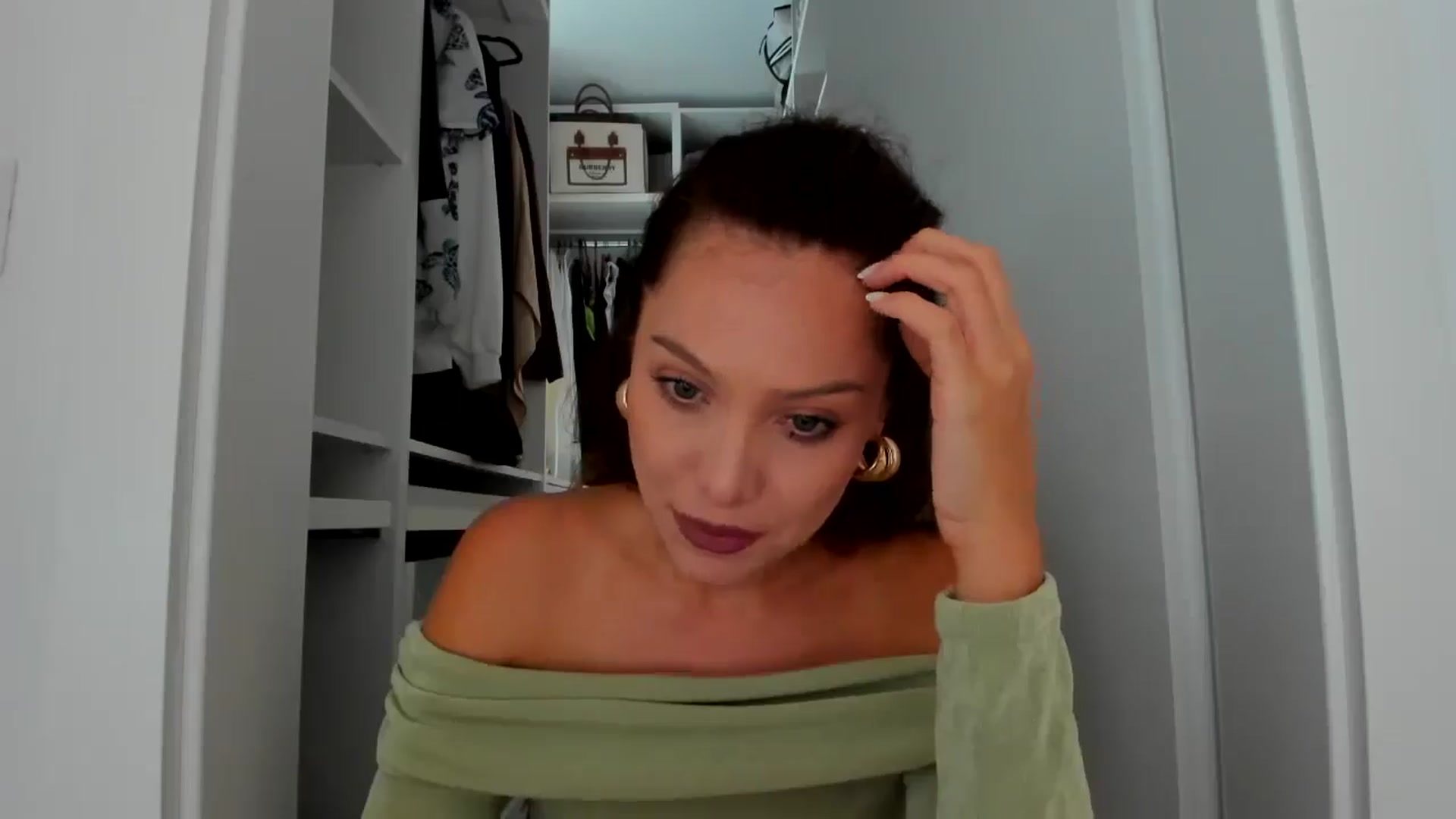 Gallery image thumbnail from SerenDYpity's myfreecams stream on, 08/17/2025, 16:15 image 14 of 20