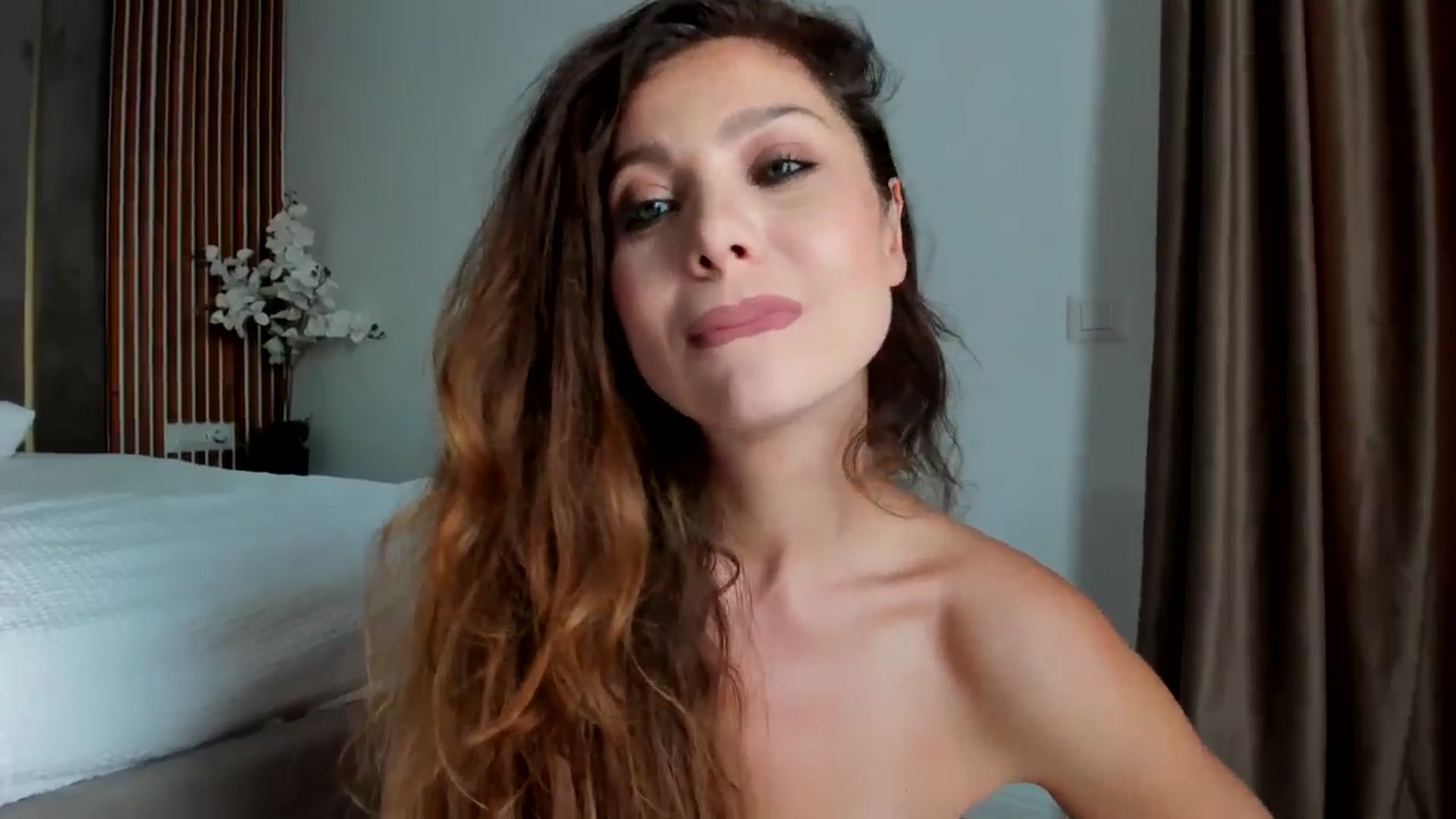Gallery image thumbnail from SerenDYpity's myfreecams stream on, 08/22/2025, 16:28 image 15 of 20