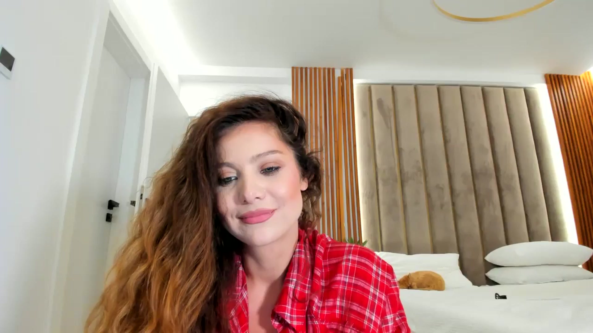 Gallery image thumbnail from SerenDYpity's myfreecams stream on, 09/04/2025, 18:20 image 17 of 20