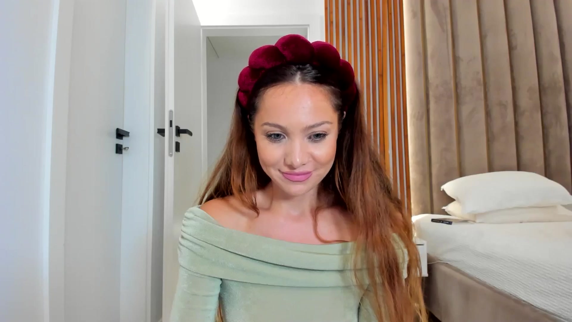 Gallery image thumbnail from SerenDYpity's myfreecams stream on, 09/12/2025, 18:11 image 17 of 20