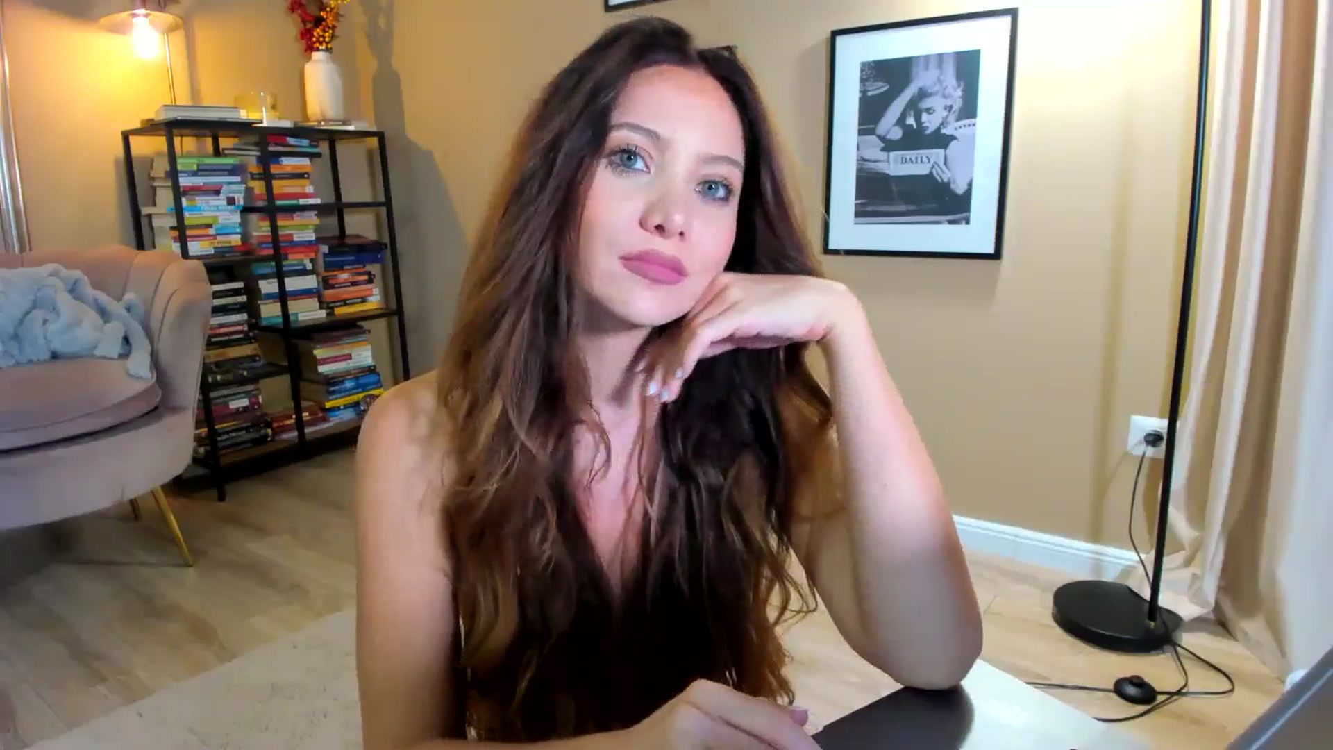 Gallery image thumbnail from SerenDYpity's myfreecams stream on, 10/07/2025, 16:20 image 12 of 20