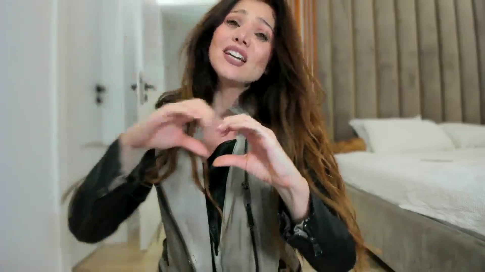 Gallery image thumbnail from SerenDYpity's myfreecams stream on, 11/22/2025, 18:32 image 15 of 20