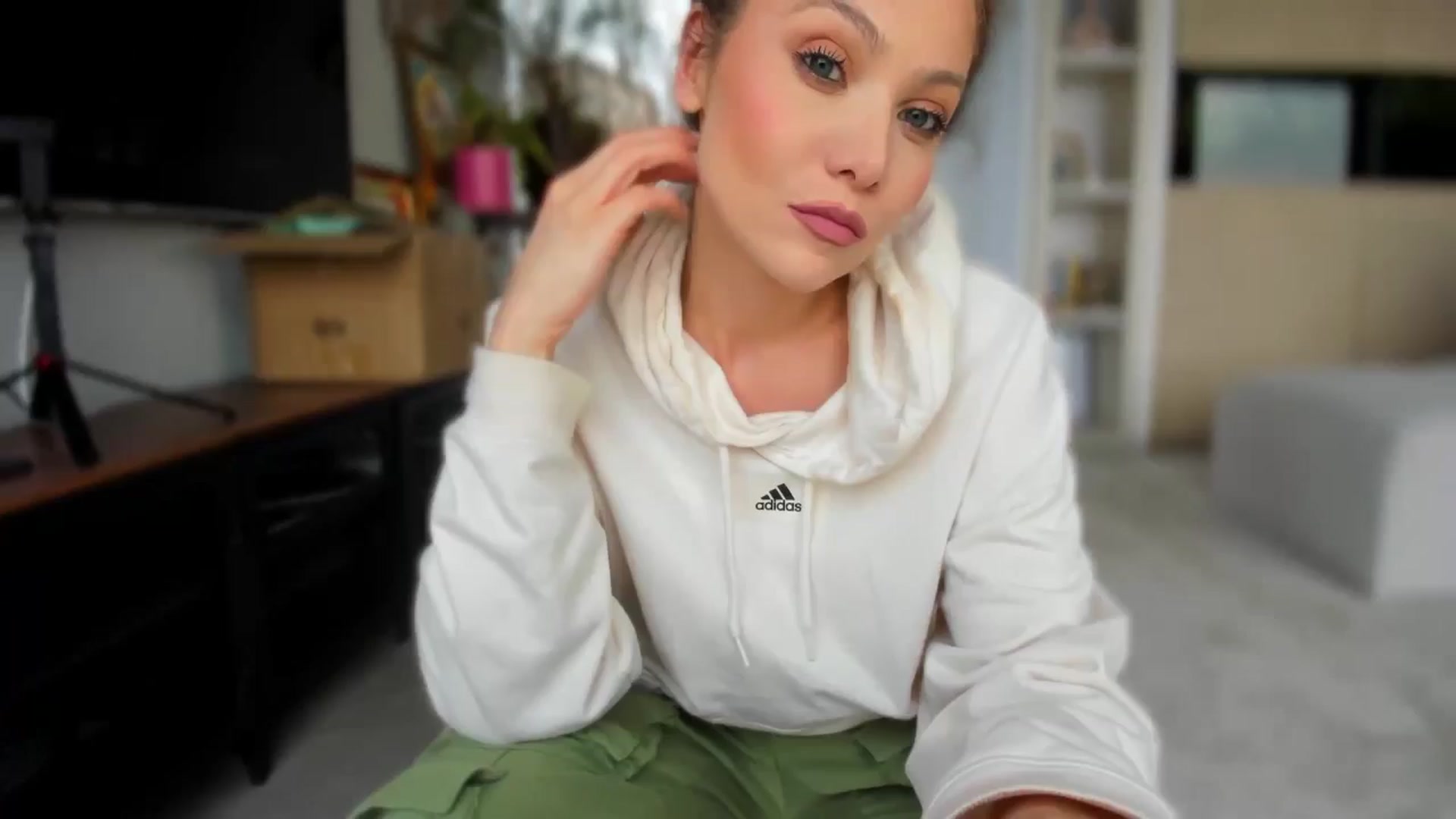 Gallery image thumbnail from SerenDYpity's myfreecams stream on, 03/25/2026, 16:41 image 1 of 20