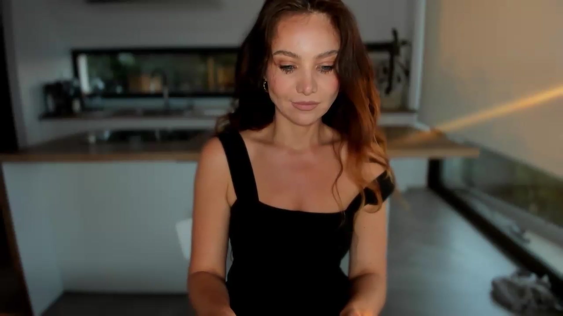 Gallery image thumbnail from SerenDYpity's myfreecams stream on, 05/19/2026, 17:39 image 14 of 20