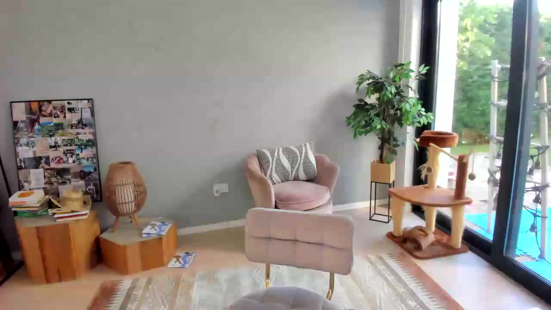 Gallery image thumbnail from SerenDYpity's myfreecams stream on, 08/04/2026, 14:59 image 16 of 20