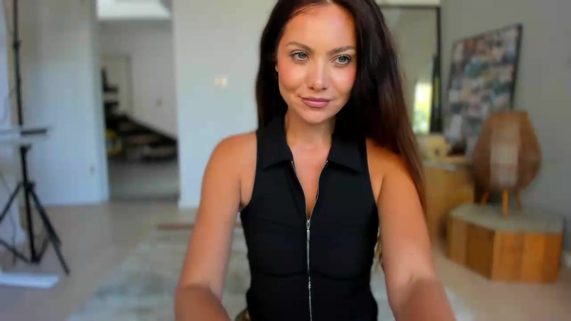 Gallery image thumbnail from SerenDYpity's myfreecams stream on, 08/11/2026, 15:21 image 17 of 20