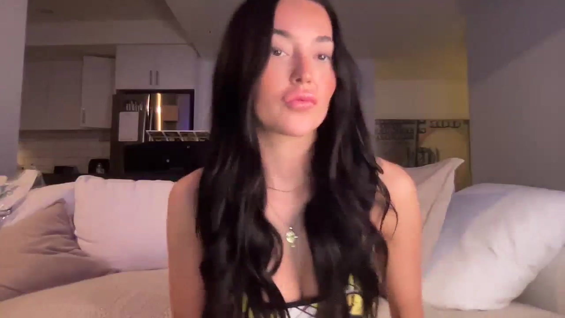 Gallery image thumbnail from SerenaBecker_'s myfreecams stream on, 03/19/2024, 06:18 image 15 of 20