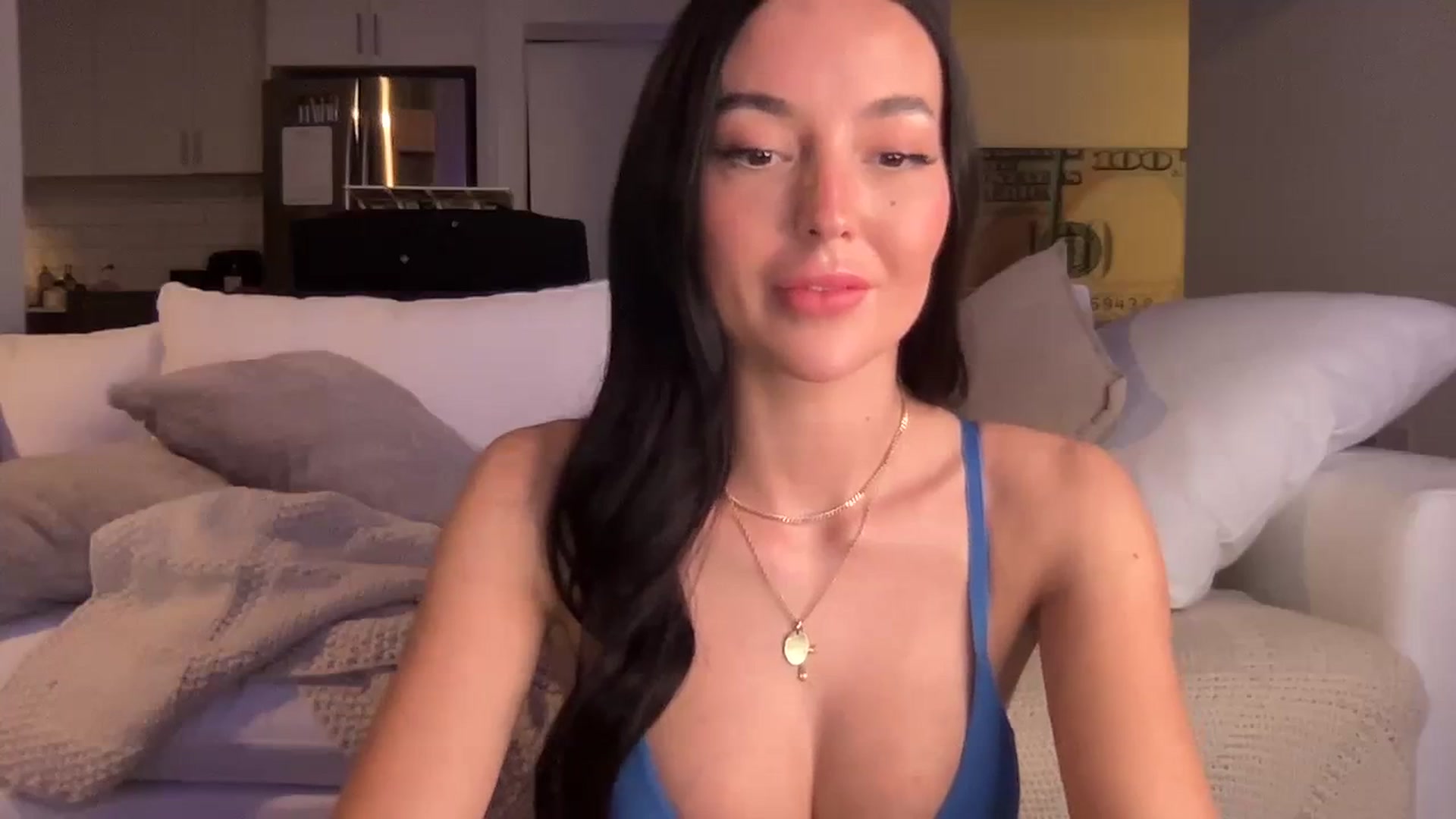 Gallery image thumbnail from SerenaBecker_'s myfreecams stream on, 03/27/2024, 04:36 image 14 of 20