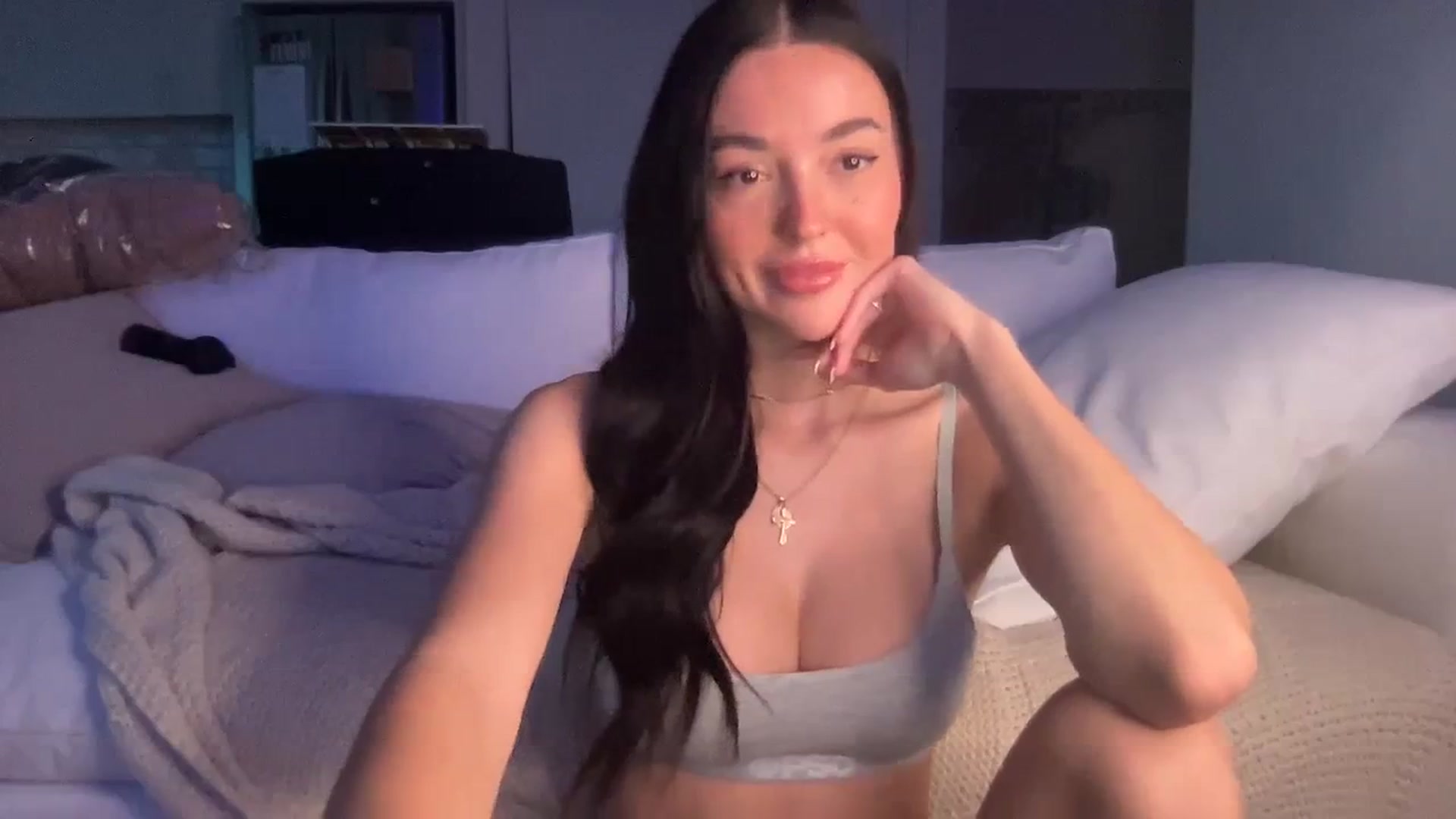 Gallery image thumbnail from SerenaBecker_'s myfreecams stream on, 03/31/2024, 03:19 image 12 of 20