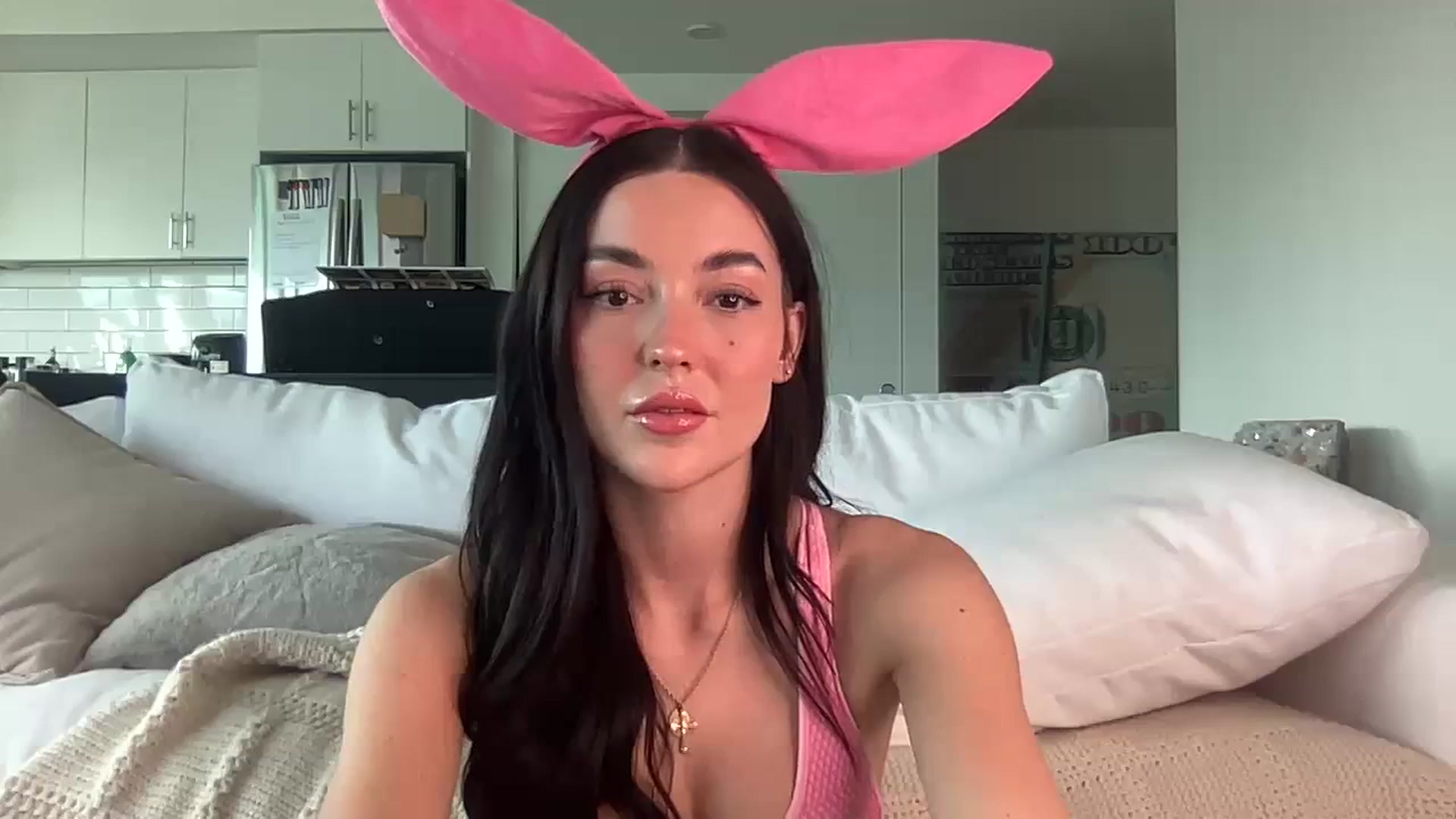 Gallery image thumbnail from SerenaBecker_'s myfreecams stream on, 04/01/2024, 01:17 image 4 of 20