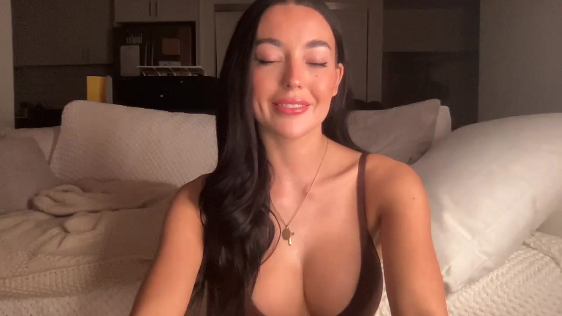 Gallery image thumbnail from SerenaBecker_'s myfreecams stream on, 04/09/2024, 03:42 image 16 of 20