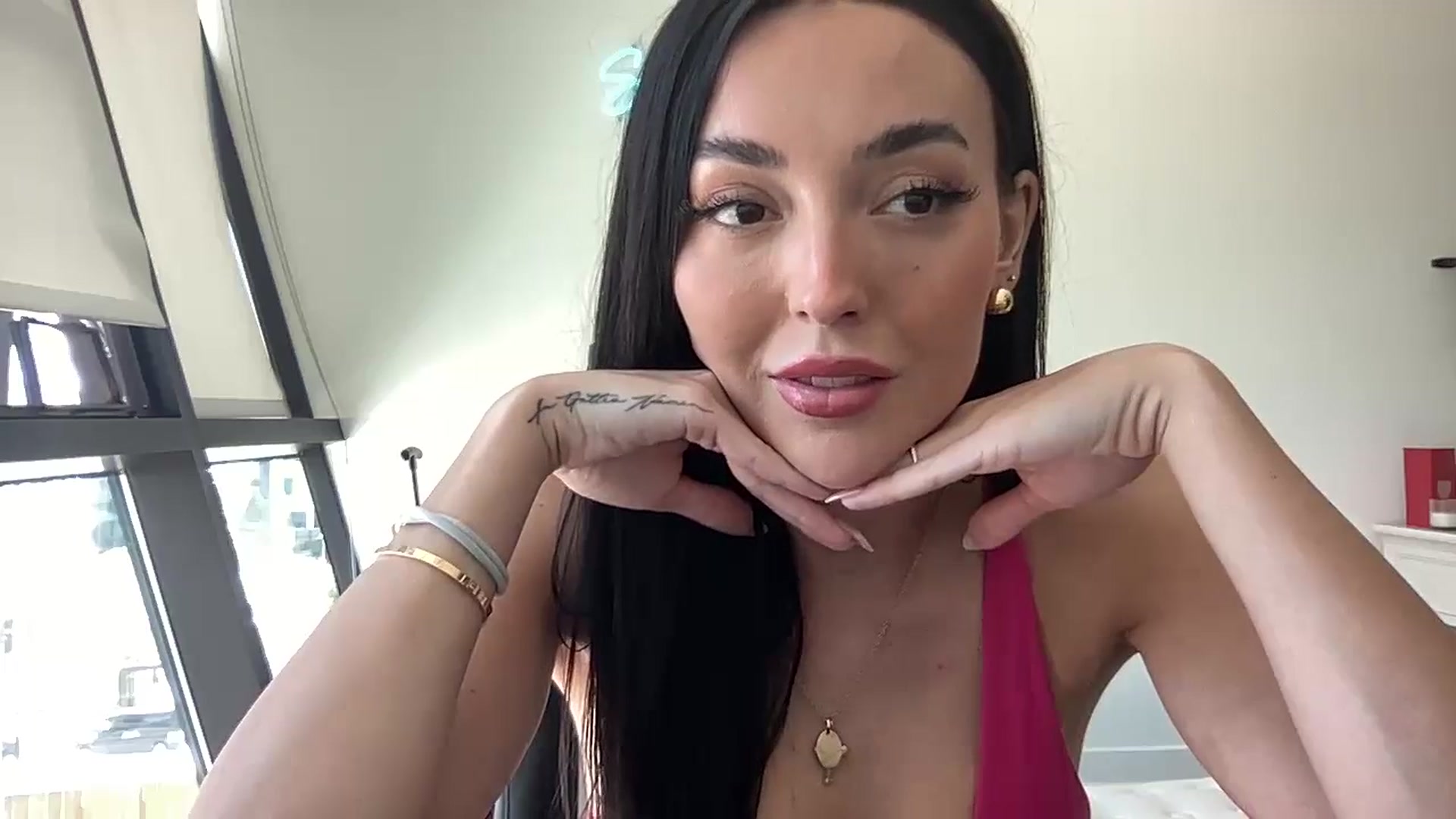 Gallery image thumbnail from SerenaBecker_'s myfreecams stream on, 04/17/2024, 21:07 image 2 of 20