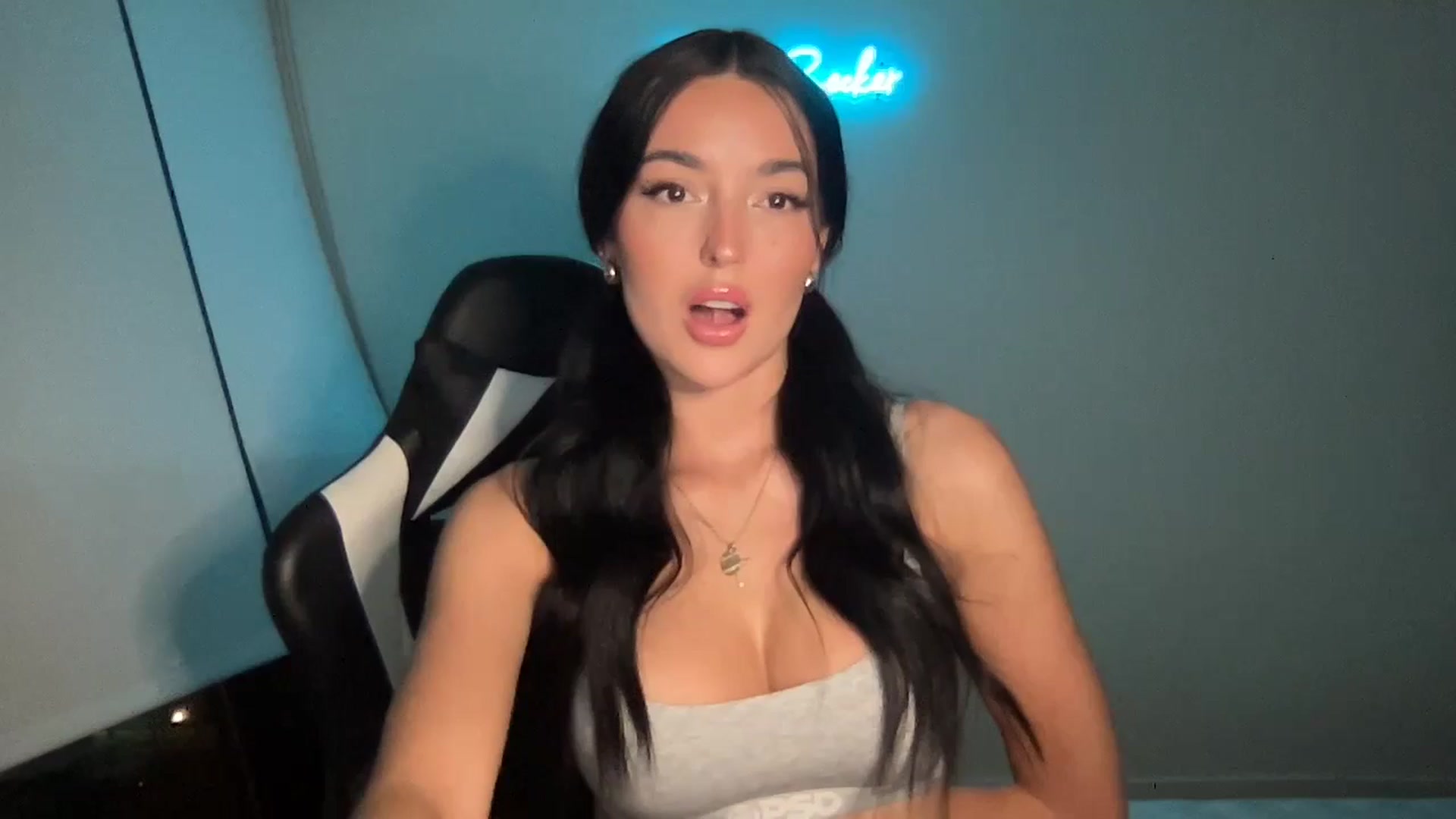 Gallery image thumbnail from SerenaBecker_'s myfreecams stream on, 04/24/2024, 03:33 image 18 of 20