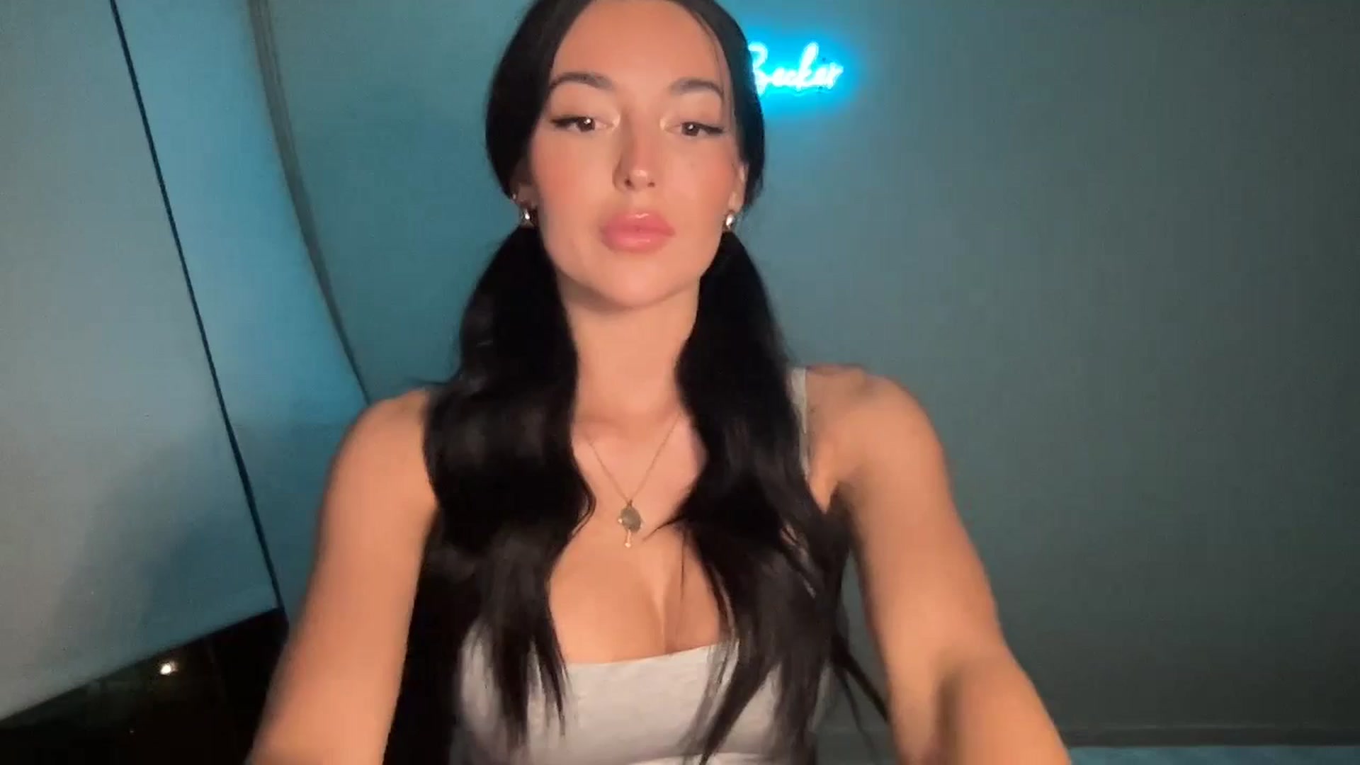 Gallery image thumbnail from SerenaBecker_'s myfreecams stream on, 04/24/2024, 03:33 image 16 of 20