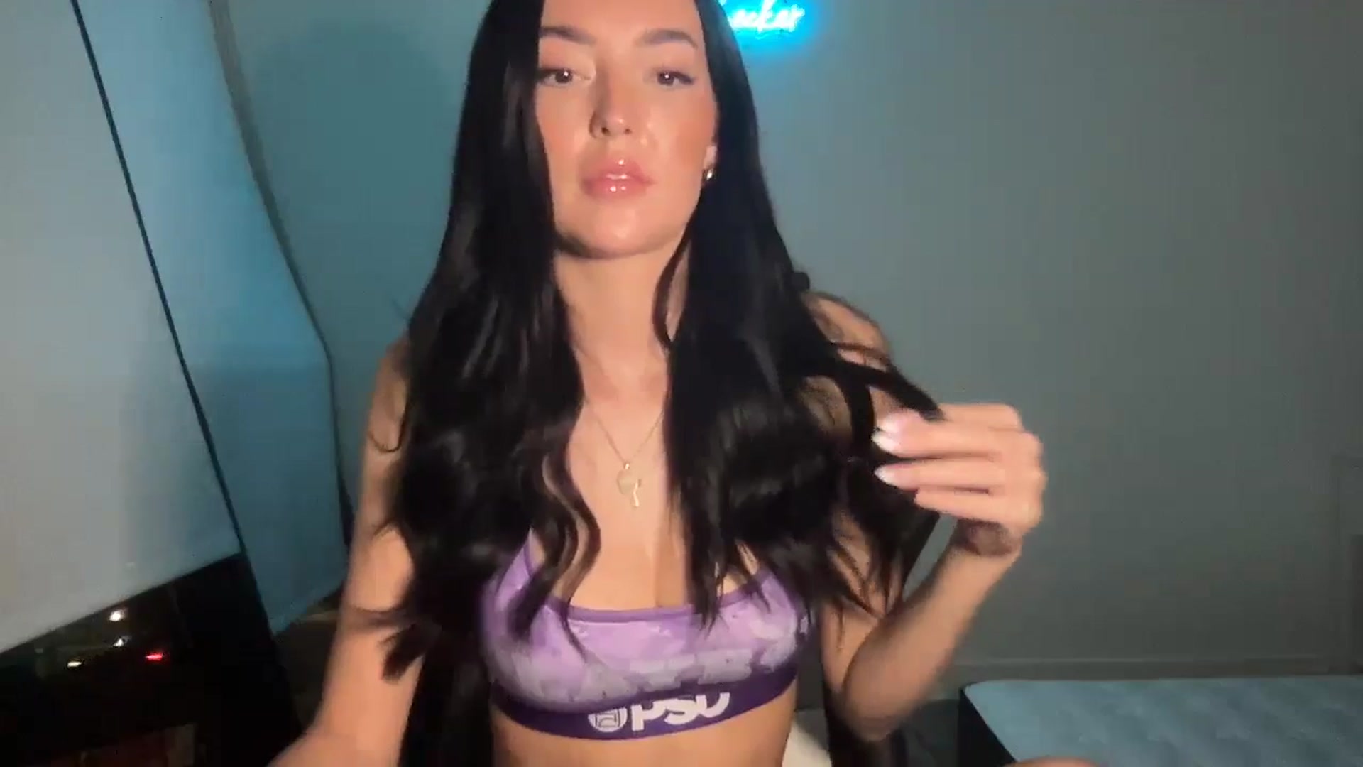 Gallery image thumbnail from SerenaBecker_'s myfreecams stream on, 05/03/2024, 04:09 image 17 of 20