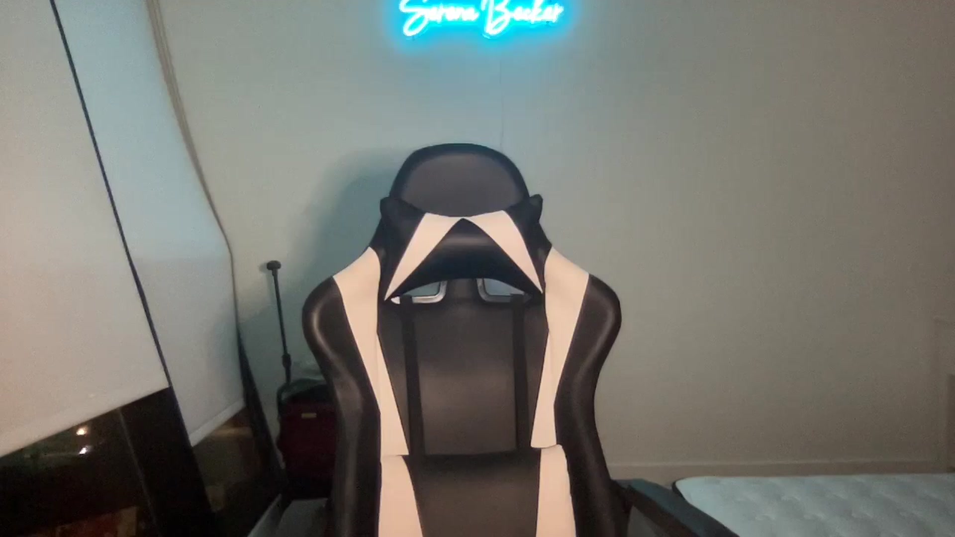 Gallery image thumbnail from SerenaBecker_'s myfreecams stream on, 05/03/2024, 04:09 image 16 of 20