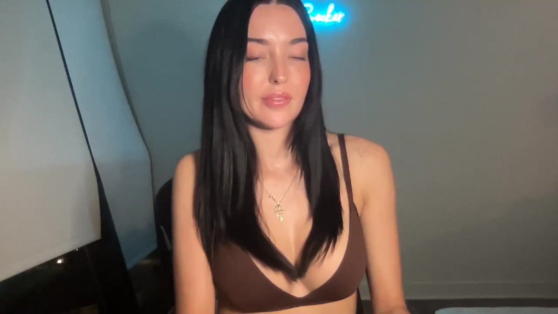 Gallery image thumbnail from SerenaBecker_'s myfreecams stream on, 05/08/2024, 06:02 image 11 of 20