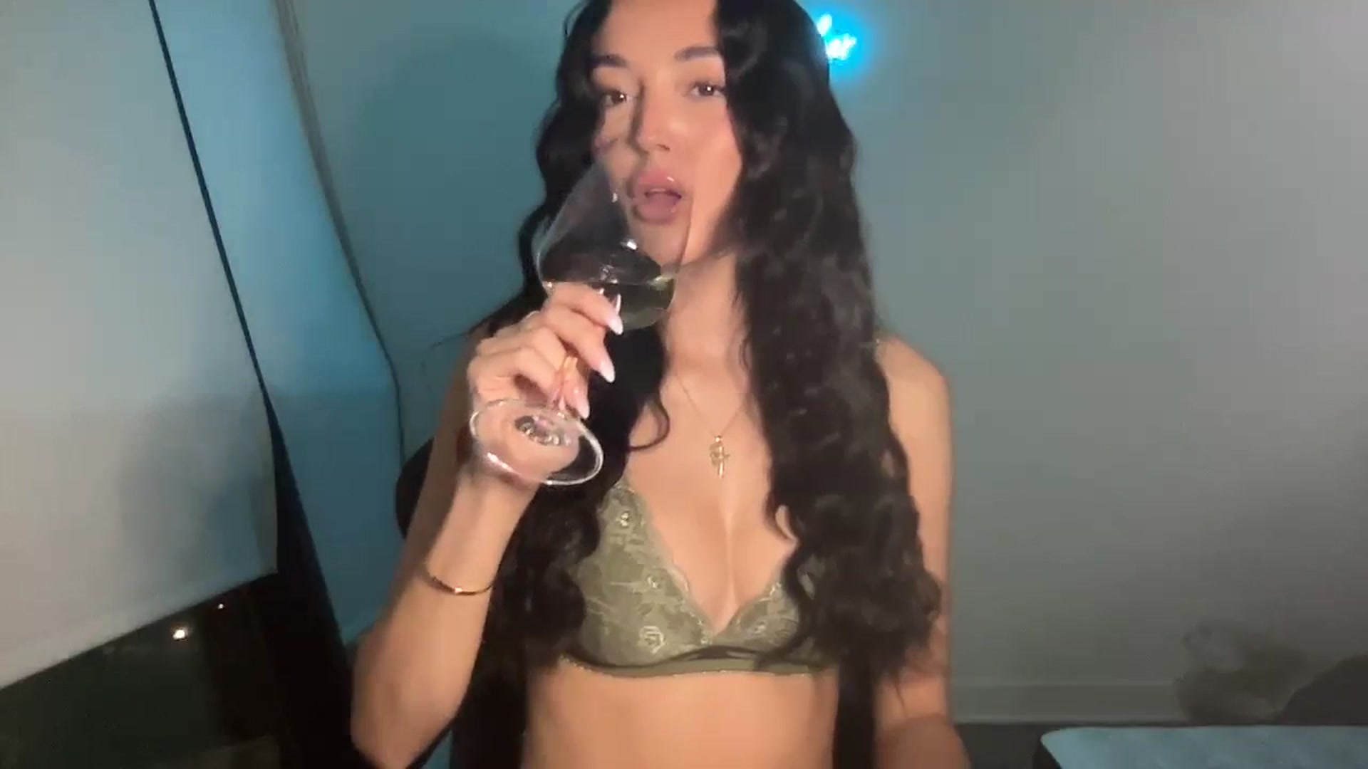 Gallery image thumbnail from SerenaBecker_'s myfreecams stream on, 05/15/2024, 04:08 image 9 of 20