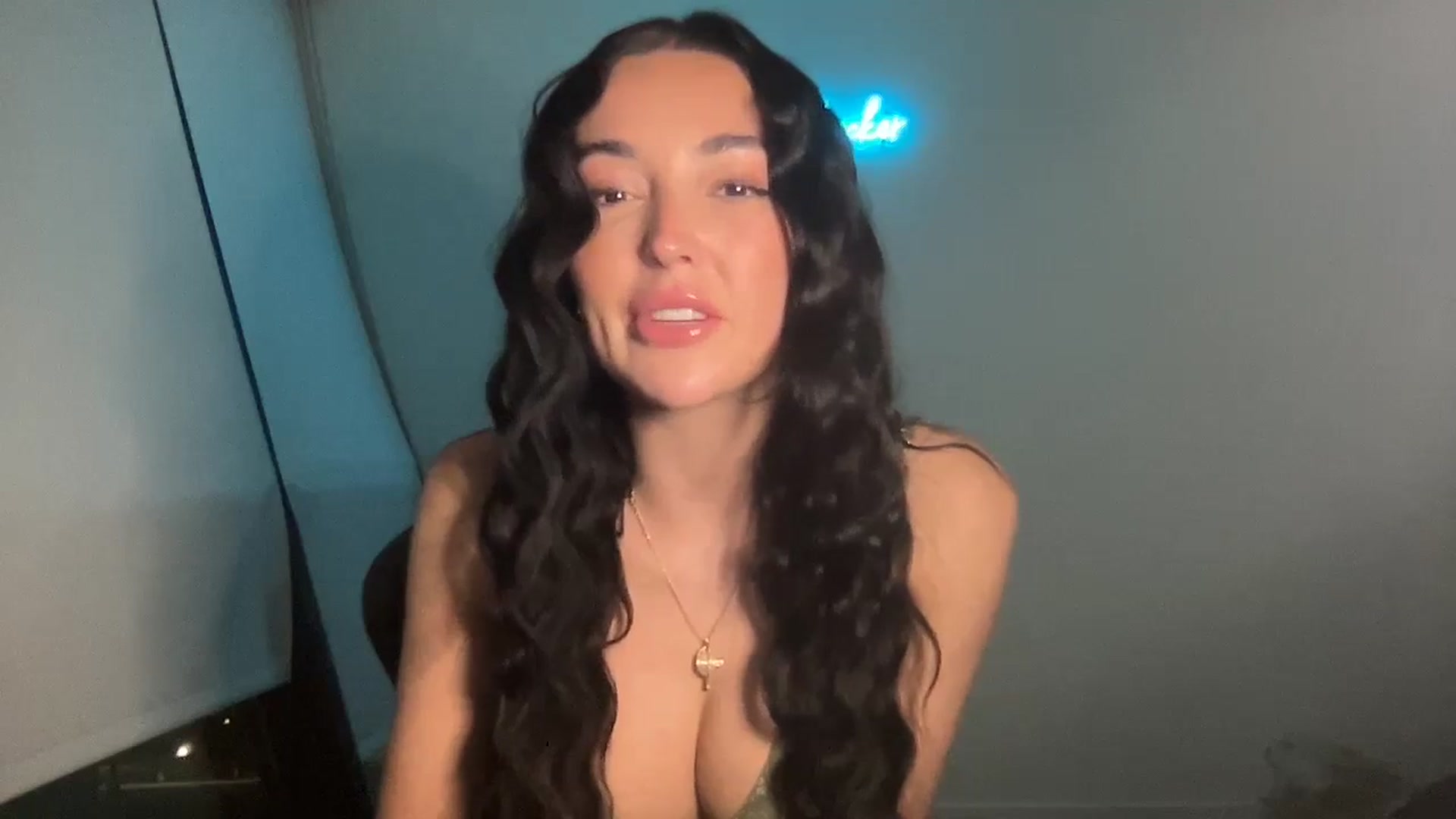 Gallery image thumbnail from SerenaBecker_'s myfreecams stream on, 05/15/2024, 04:08 image 16 of 20